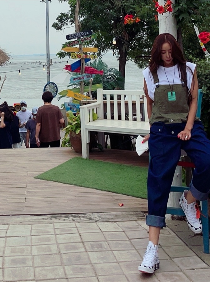 Converse x Off-White Chuck 70 High V2 2021 착용 스타일 - 1