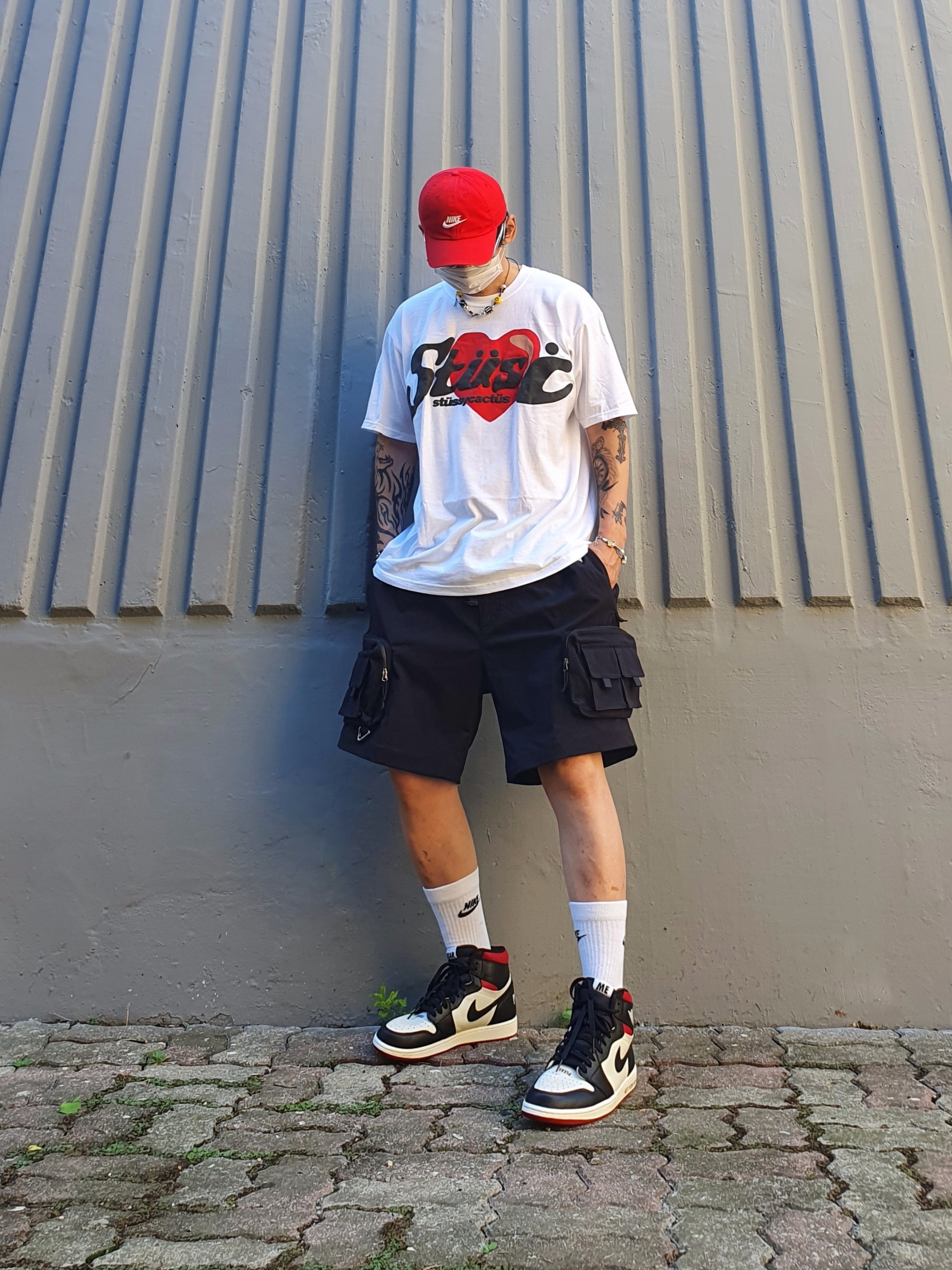 Nike Heritage 86 Futura Washed Cap Black White, Stussy x Cactus Plant Flea Market Heart T-Shirt 착용 스타일