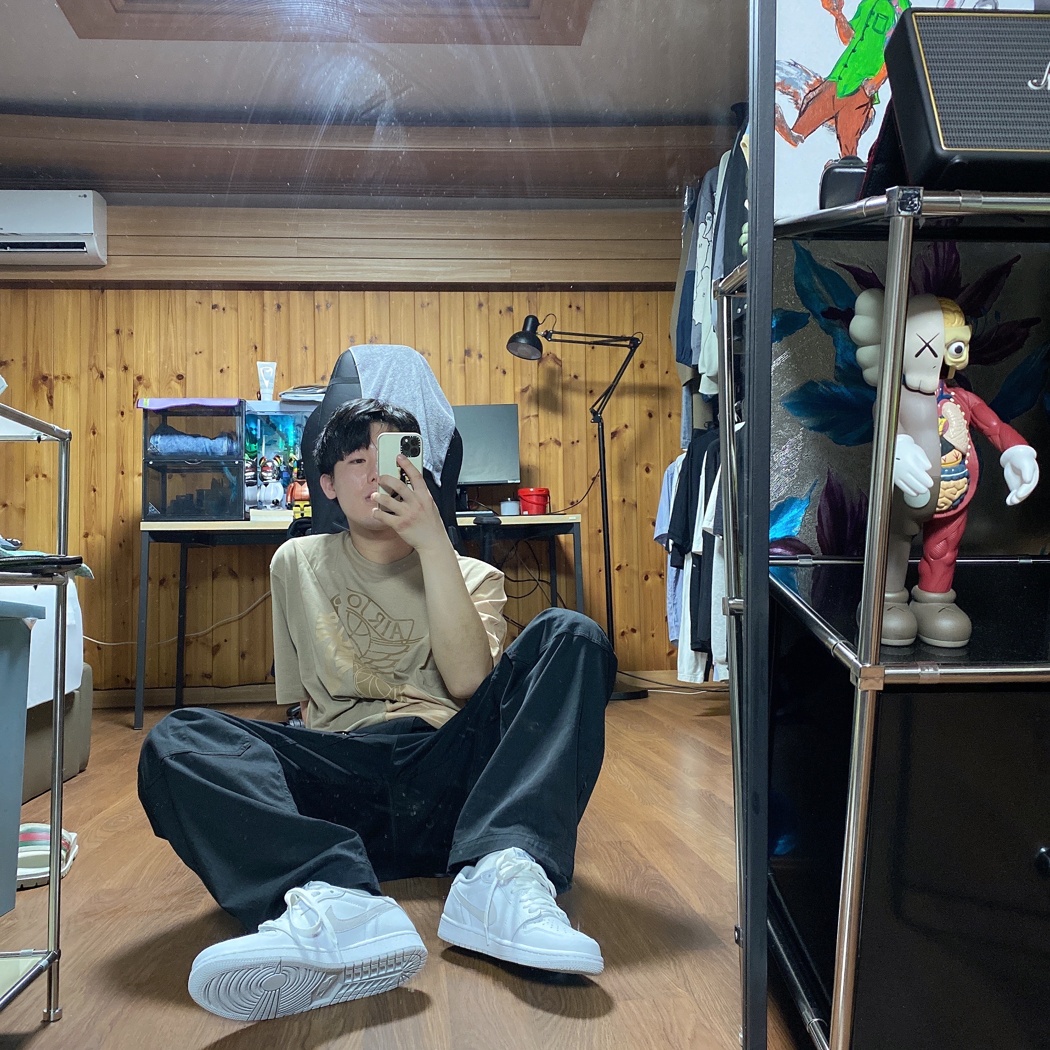 Jordan 1 Low OG Neutral Grey, Jordan x Travis Scott S/S Top - Asia 착용 스타일