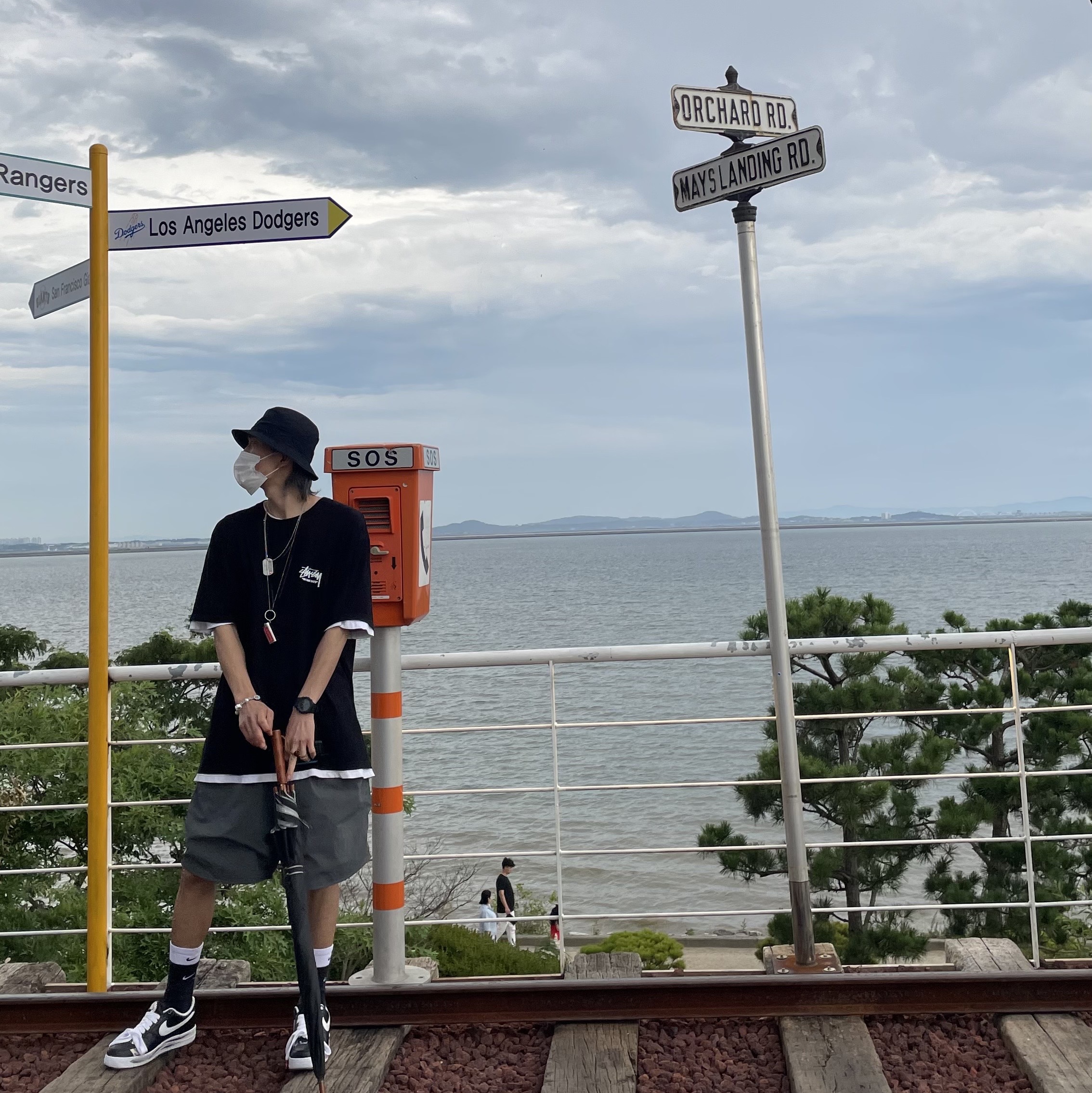 Nike x Peaceminusone Air Force 1 Low Para-Noise, Stussy Carnation T-Shirt Black 착용 스타일 - 1