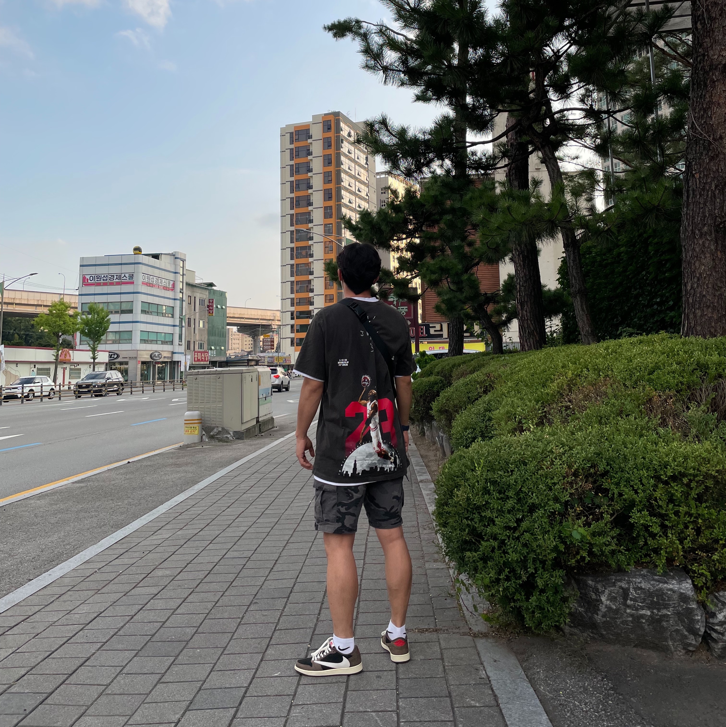 Jordan 1 x Travis Scott Retro Low OG SP Mocha 착용 스타일