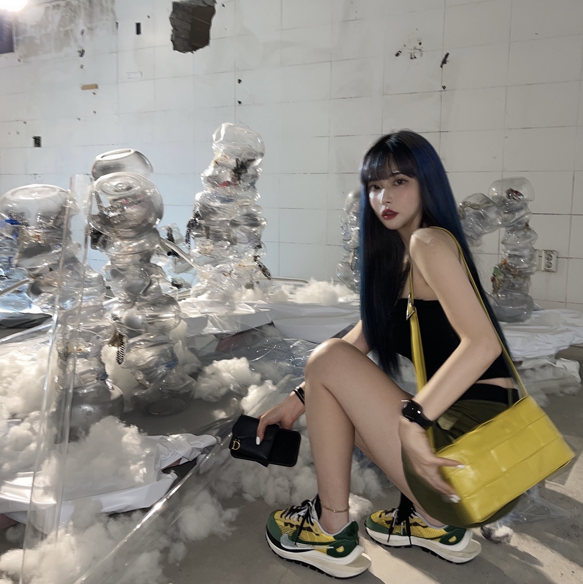 Nike x Sacai VaporWaffle Tour Yellow & Gorge Green Sail, Bottega Veneta Leather Cassette Mirabelle 착용 스타일 - 2
