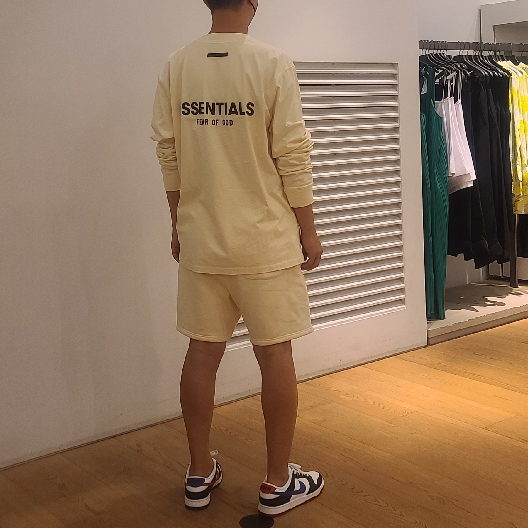 Nike Dunk Low SE Seoul (With Special Gift), Essentials Sweatshorts Cream - 21SS 착용 스타일