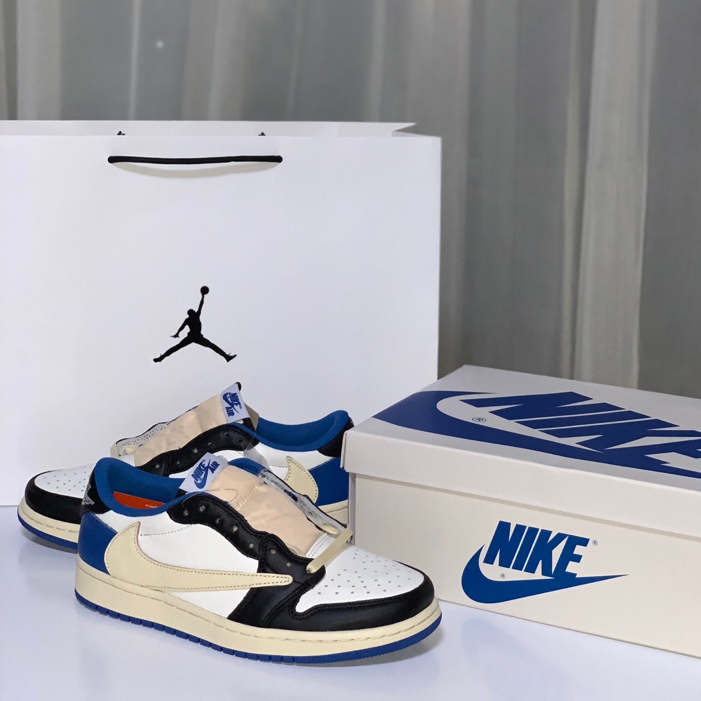 Jordan 1 x Travis Scott x Fragment Retro Low OG SP Military Blue 착용 스타일