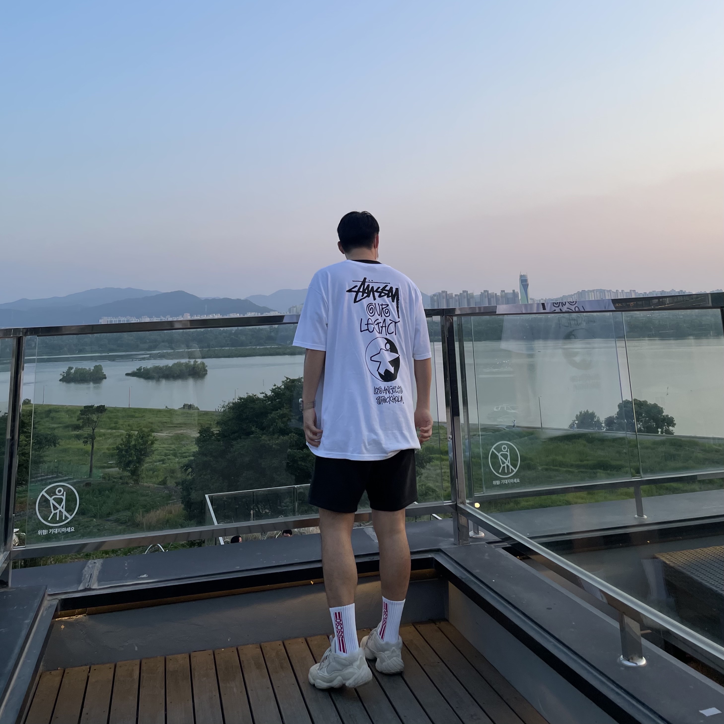 Stussy x Our Legacy Surfman T-Shirt White - 21SS, Essentials Volley Shorts Black - 21SS 착용 스타일 - 1