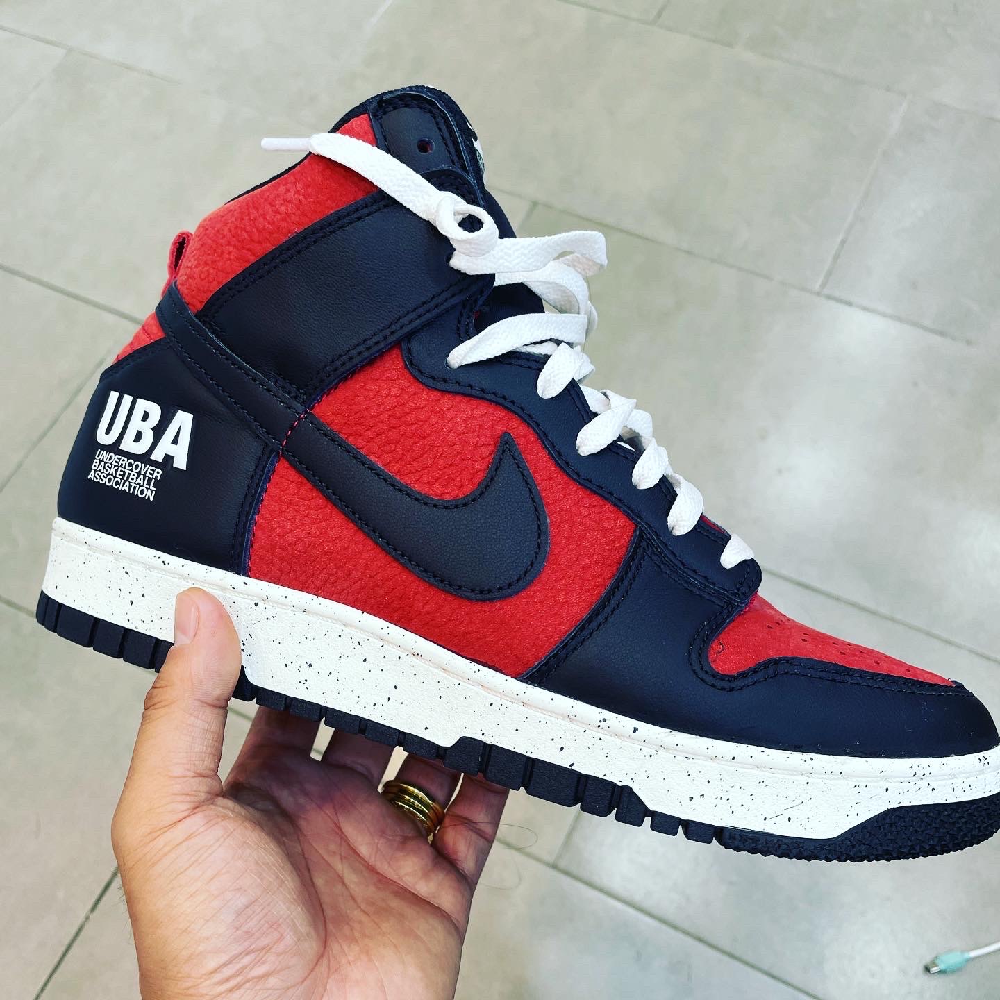 Nike x Undercover Dunk High 1985 Gym Red 착용 스타일 - 3