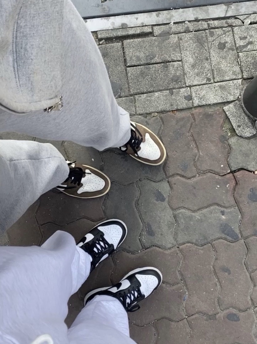 Nike Dunk Low Retro Black, Jordan 1 x Travis Scott Retro High OG SP Mocha 착용 스타일