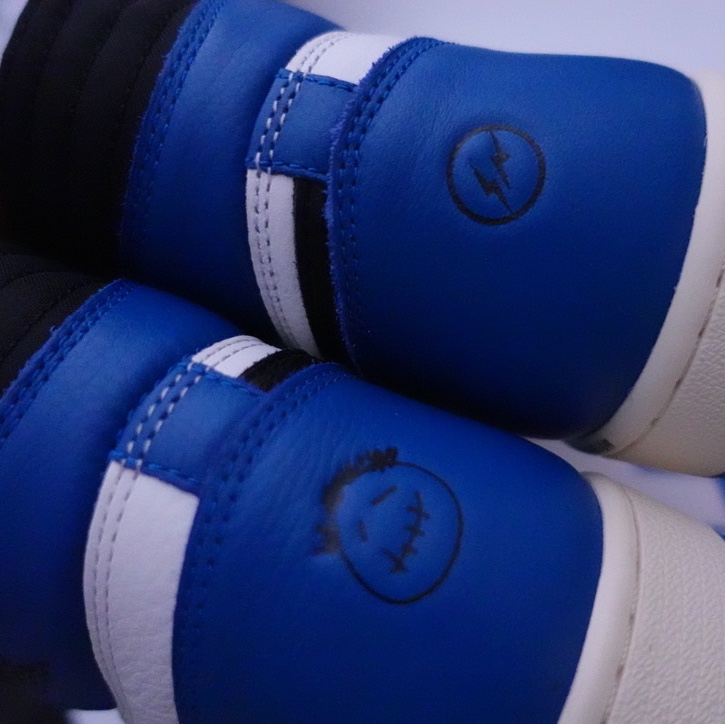 Jordan 1 x Travis Scott x Fragment Retro High OG SP Military Blue 착용 스타일 - 2
