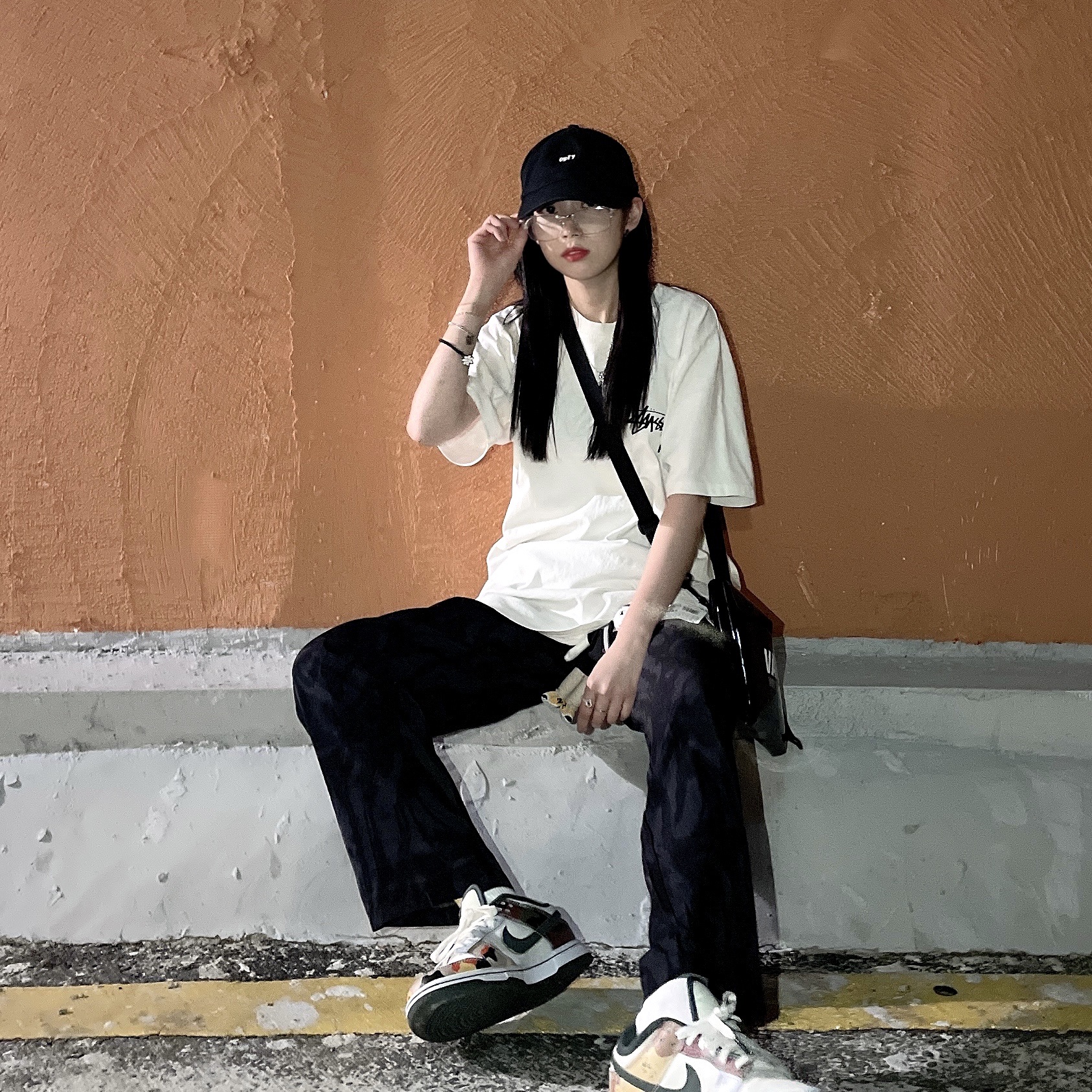 Stussy Painter Dyed T-Shirt Natural, Nike Dunk Low SE Sail Multi Camo 착용 스타일 - 2