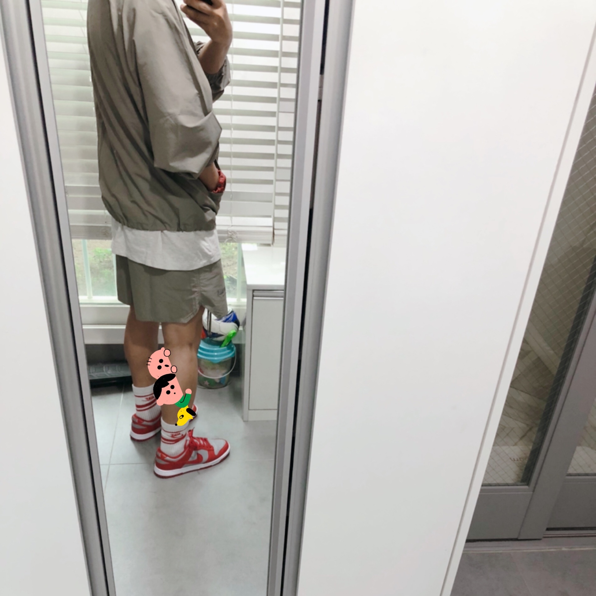 Nike Dunk Low Retro Medium Grey, Essentials Volley Shorts Taupe - 21SS 착용 스타일 - 3