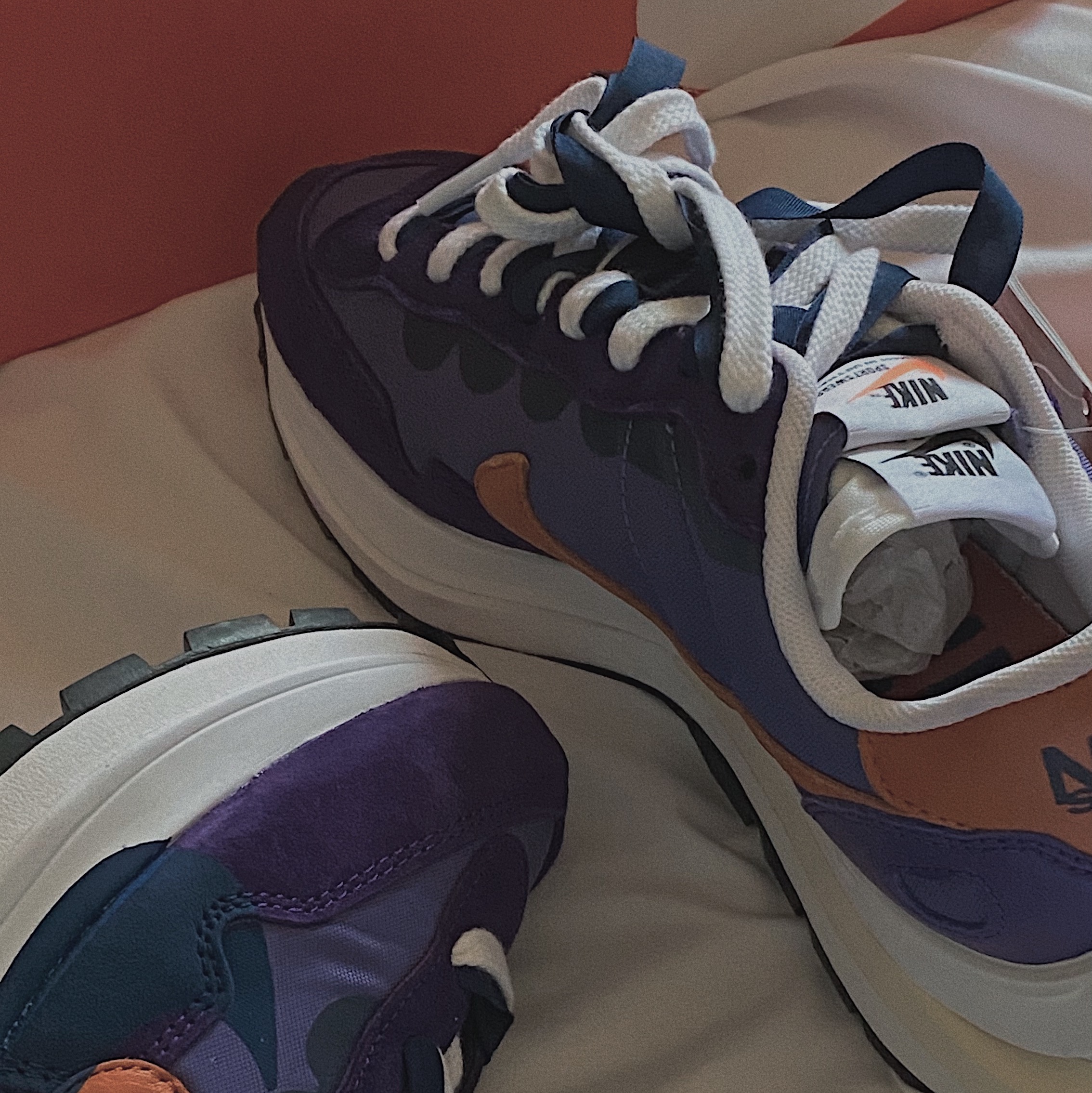 Nike x Sacai VaporWaffle Dark Iris 착용 스타일 - 2