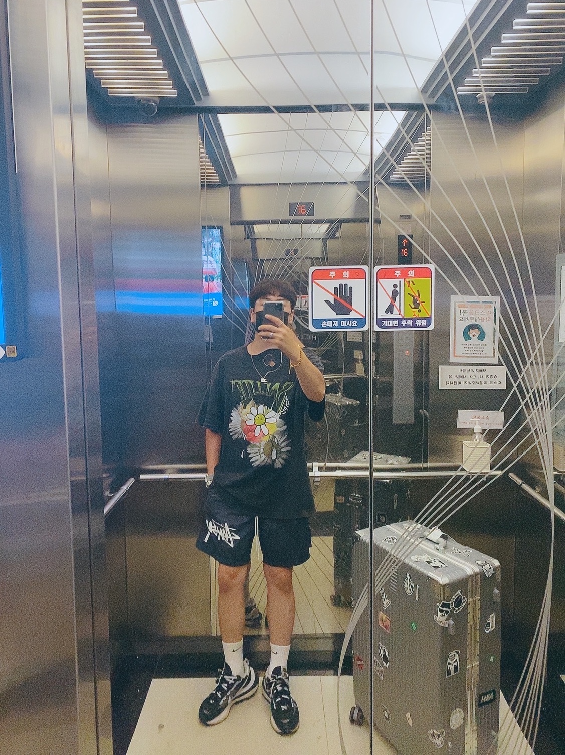 Nike x Sacai VaporWaffle Black White, Nike x Stussy Water Shorts Off Noir 착용 스타일