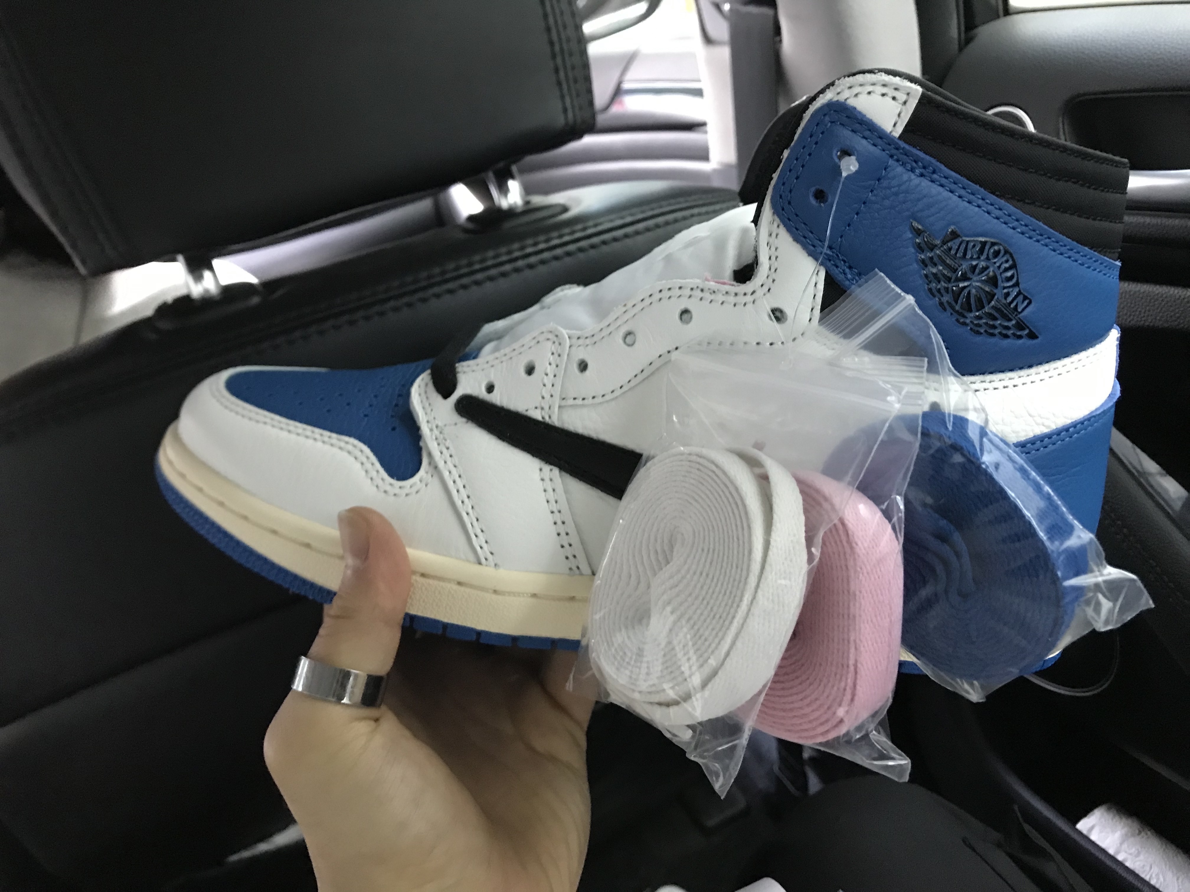 Jordan 1 x Travis Scott x Fragment Retro High OG SP Military Blue 착용 스타일 - 4