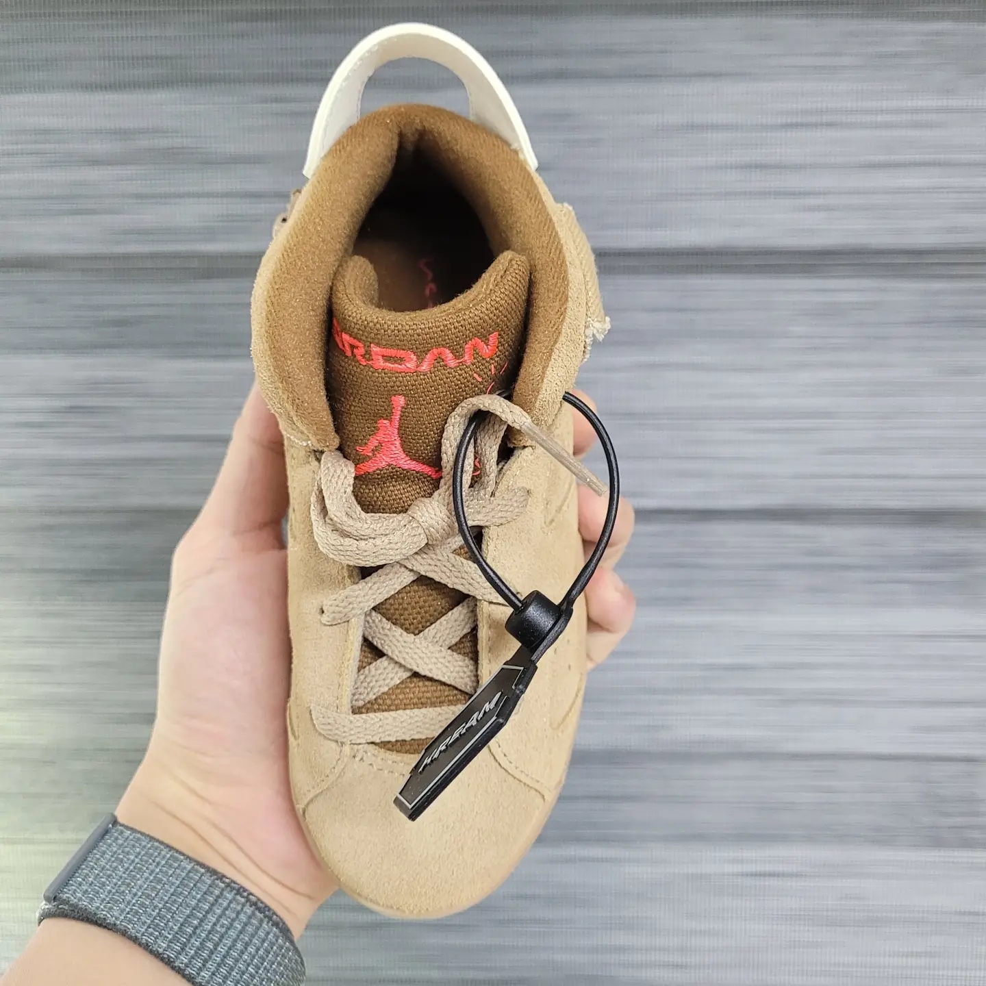 (TD) Jordan 6 x Travis Scott Retro SP British Khaki 착용 스타일 - 3