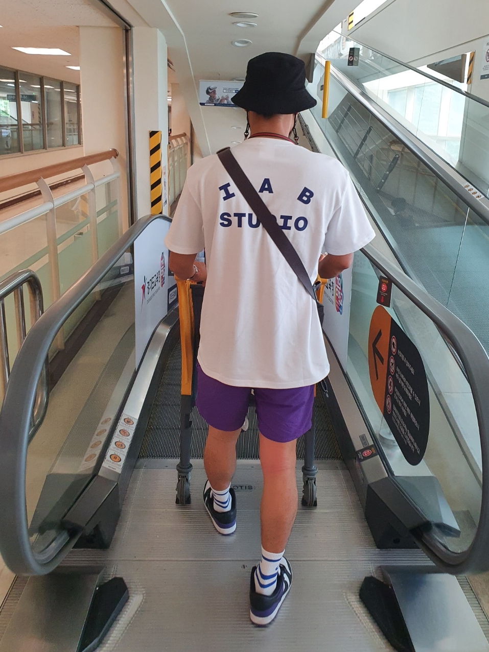 IAB Studio T-Shirt White, Nike SB Dunk Low Pro Court Purple 착용 스타일