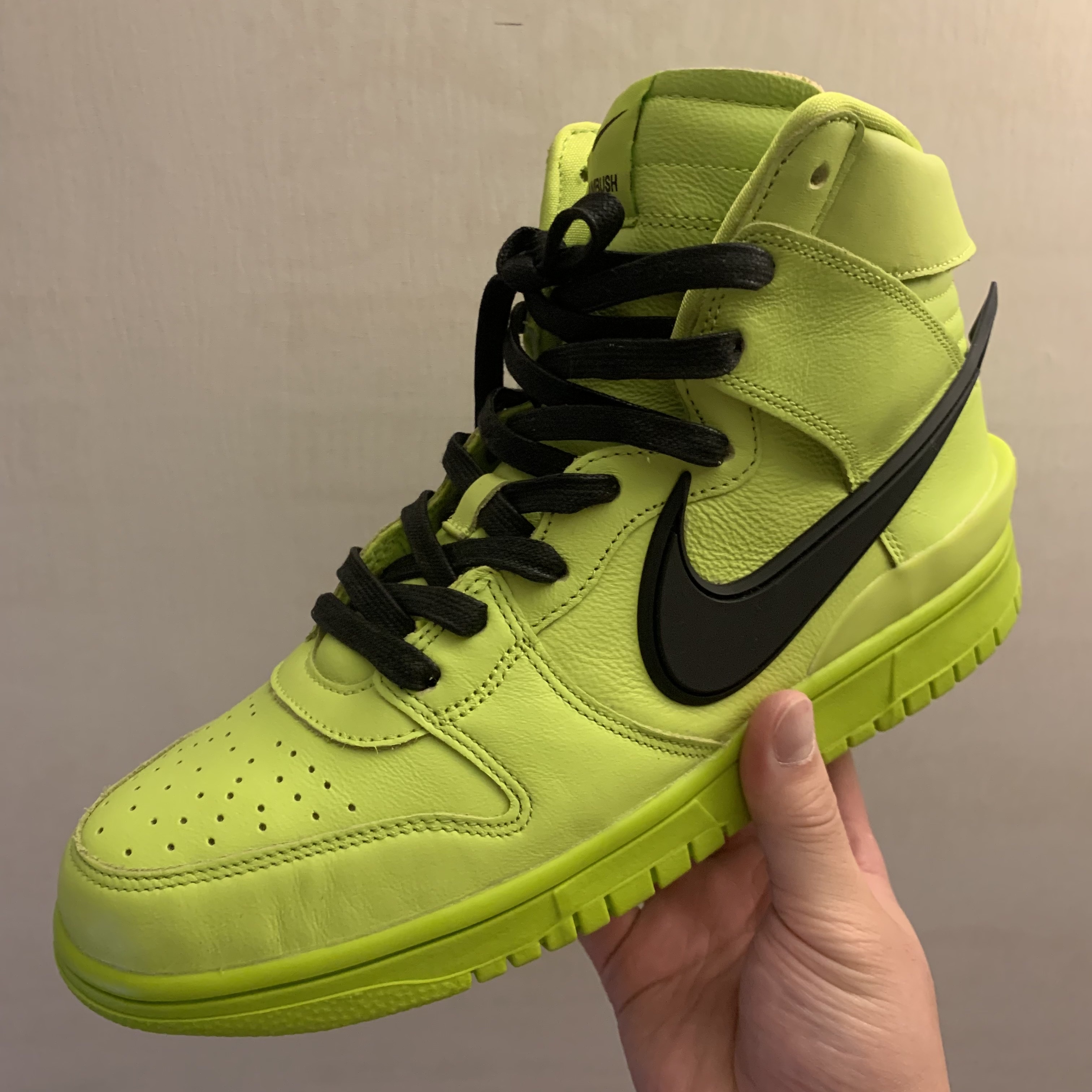 Nike x Ambush Dunk High Flash Lime 착용 스타일 - 1