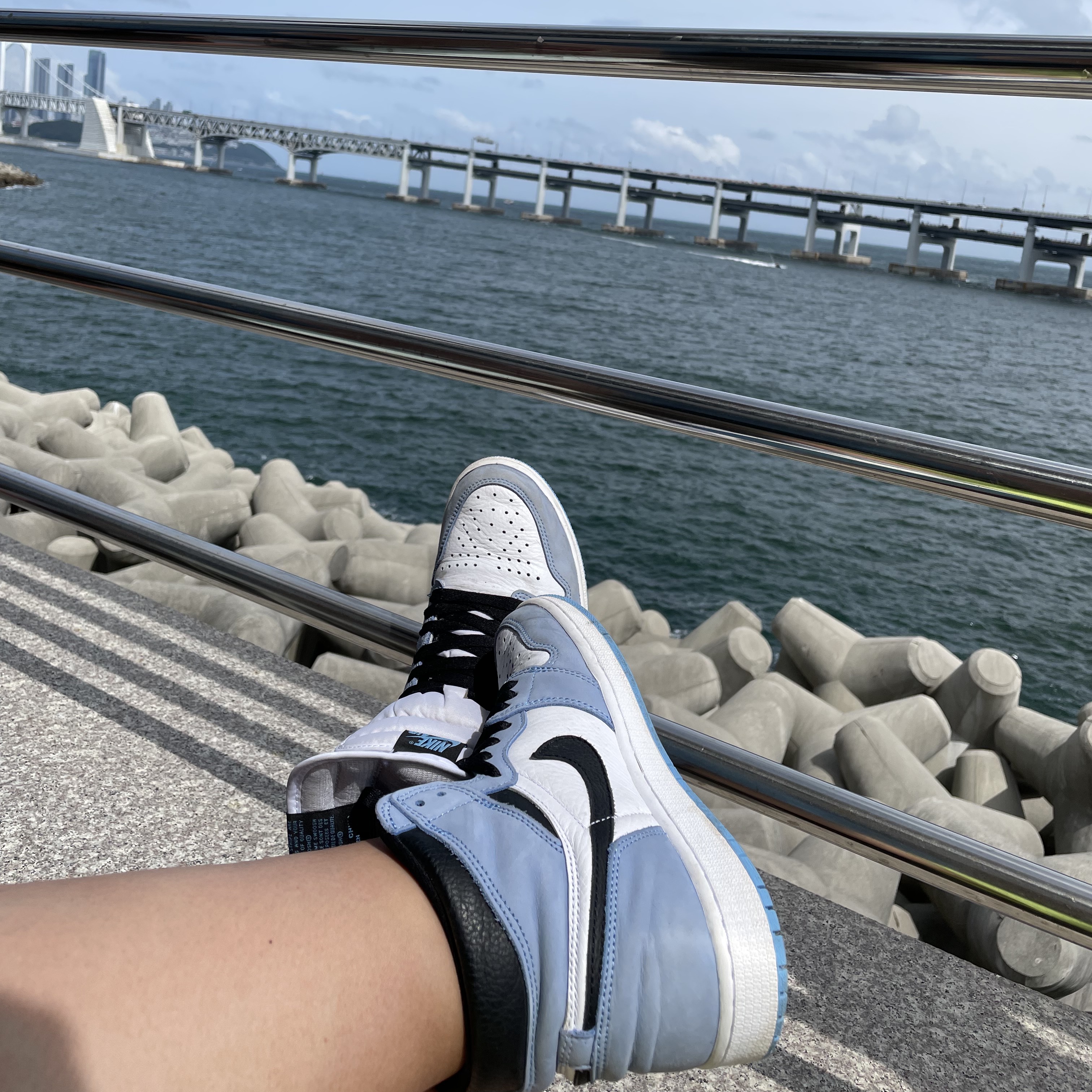 Jordan 1 Retro High OG University Blue 착용 스타일