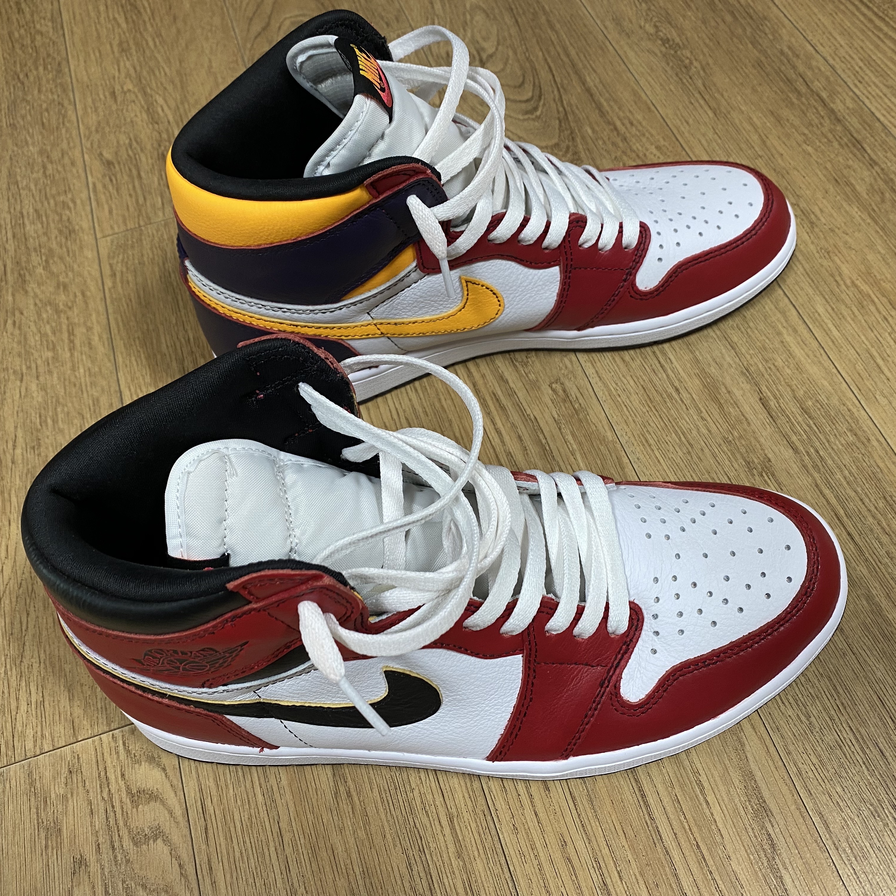 Jordan 1 Retro High OG Light Fusion Red 착용 스타일 - 1