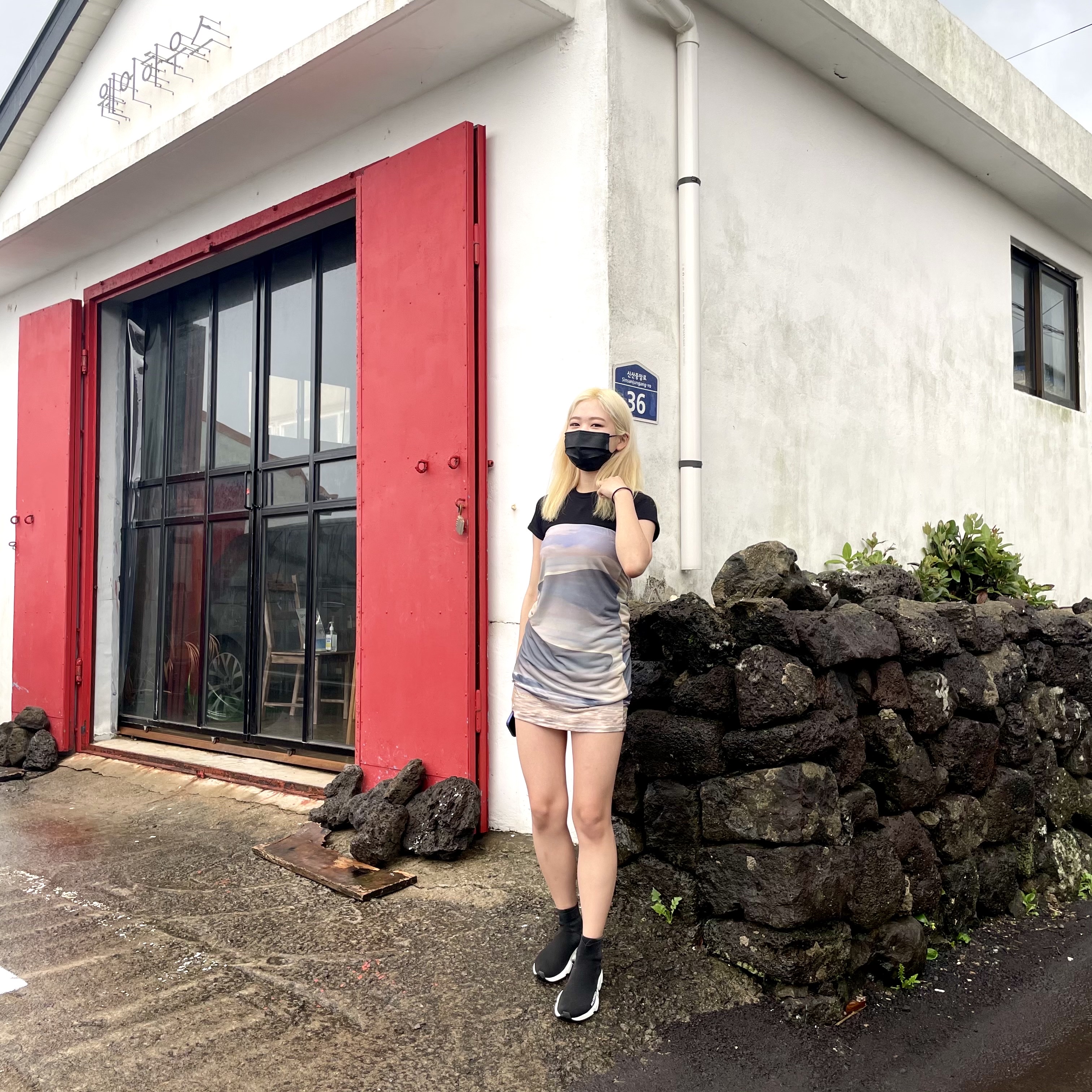 (W) Balenciaga Speed Trainer Black White 2021/2022 착용 스타일 - 1