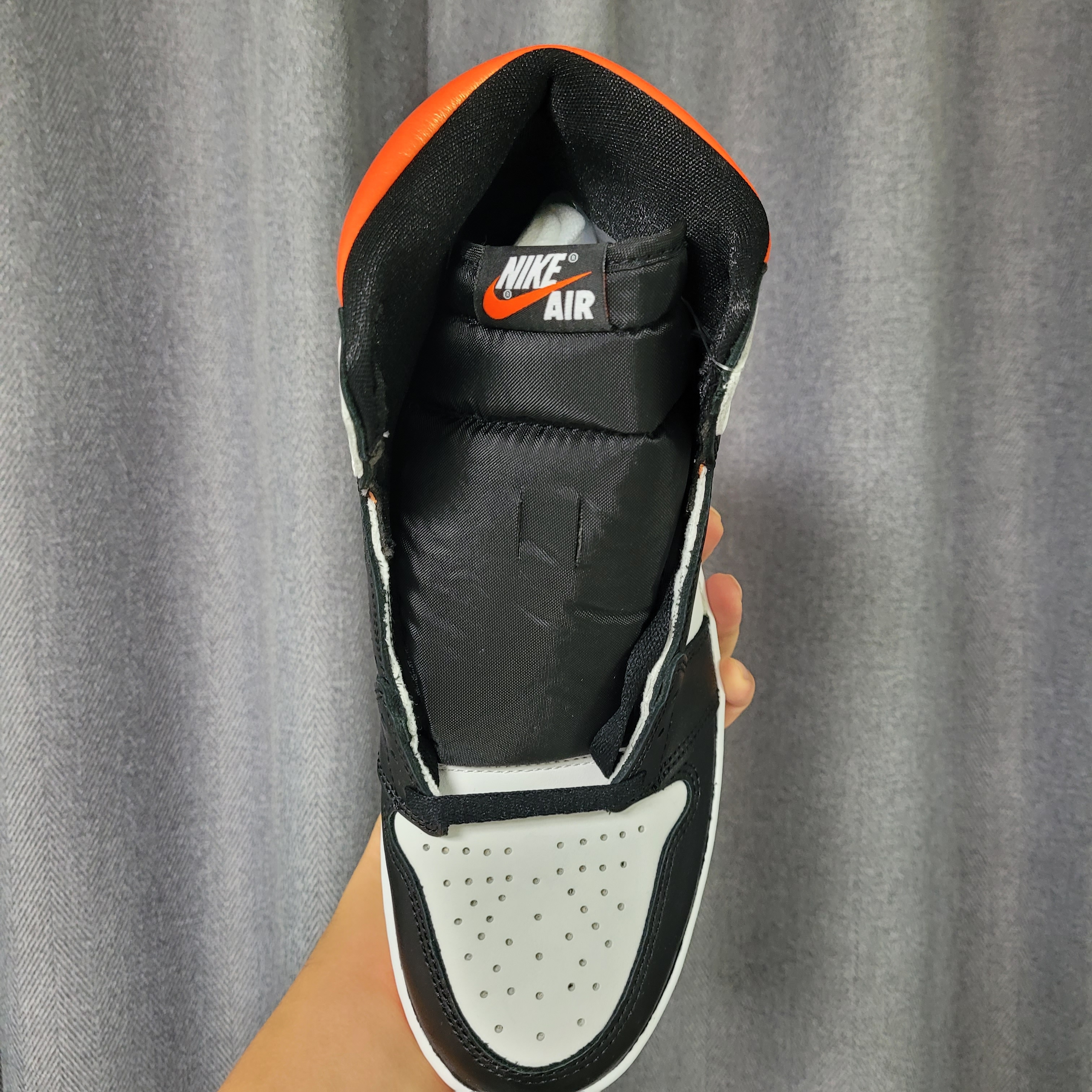 Jordan 1 Retro High OG Electro Orange 착용 스타일 - 2