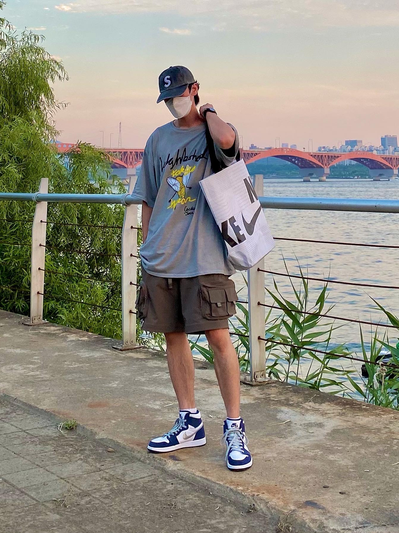 Supreme Pigment Print S Logo 6-Panel Black - 20SS, Nike ACG Cargo Shorts Ironstone - Asia 착용 스타일 - 2