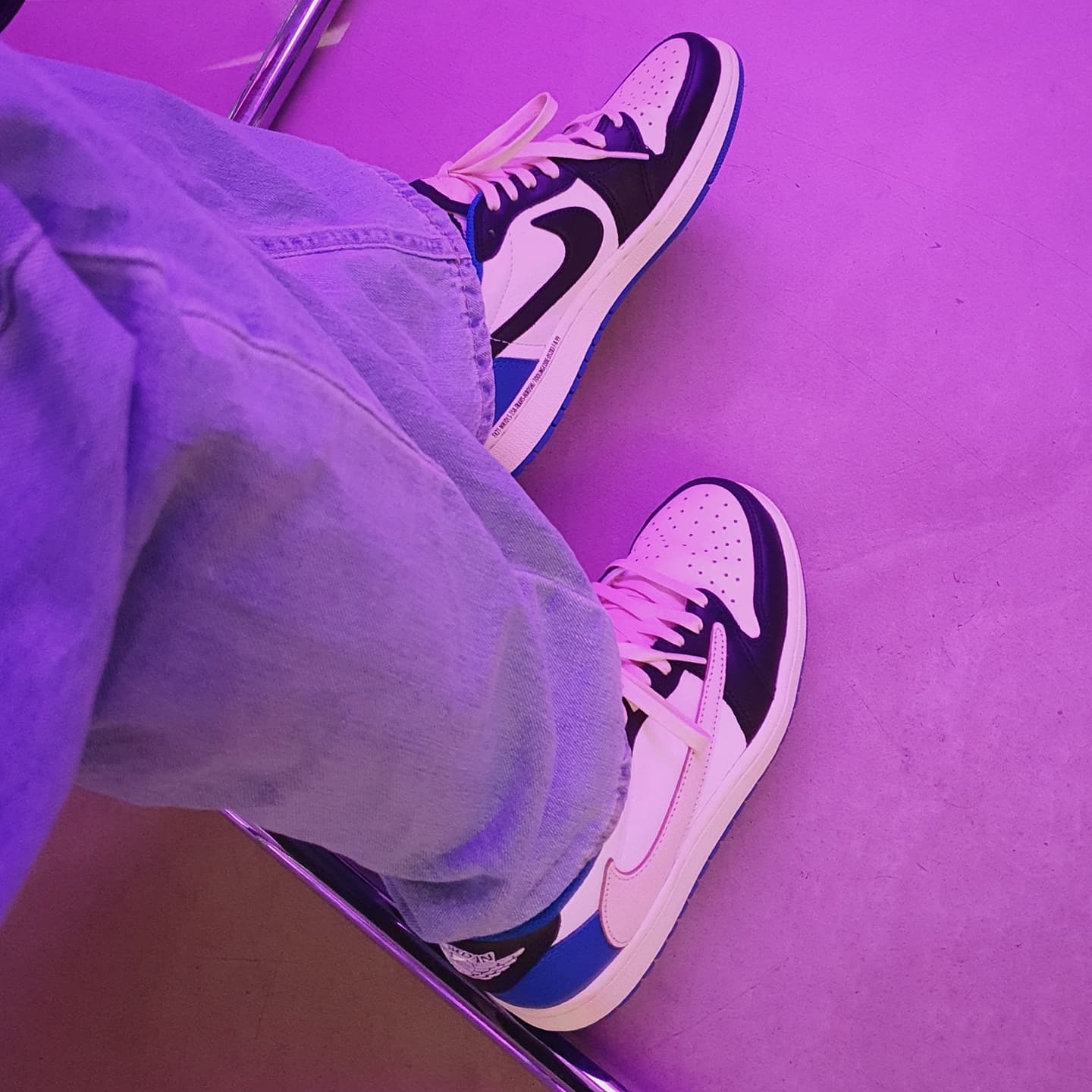 Jordan 1 x Travis Scott x Fragment Retro Low OG SP Military Blue 착용 스타일 - 3