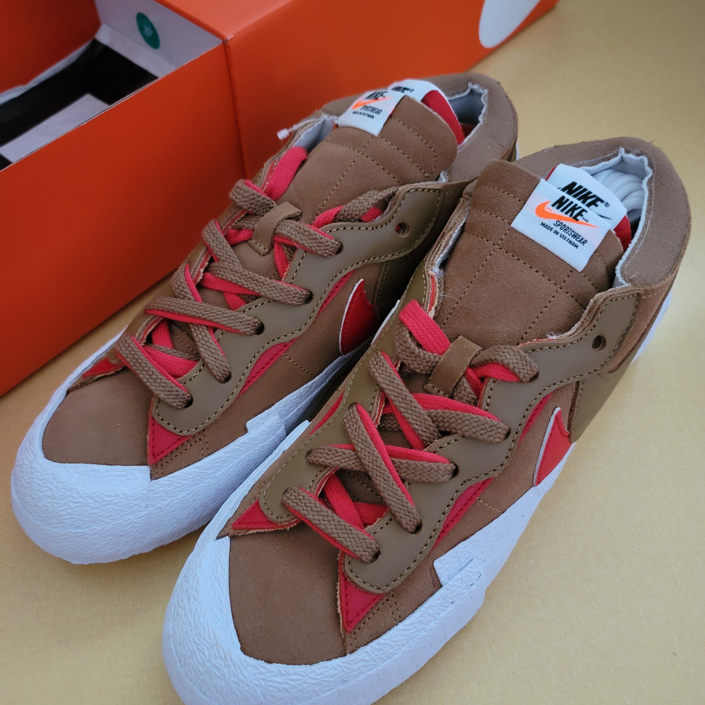 Nike x Sacai Blazer Low British Tan 착용 스타일 - 1
