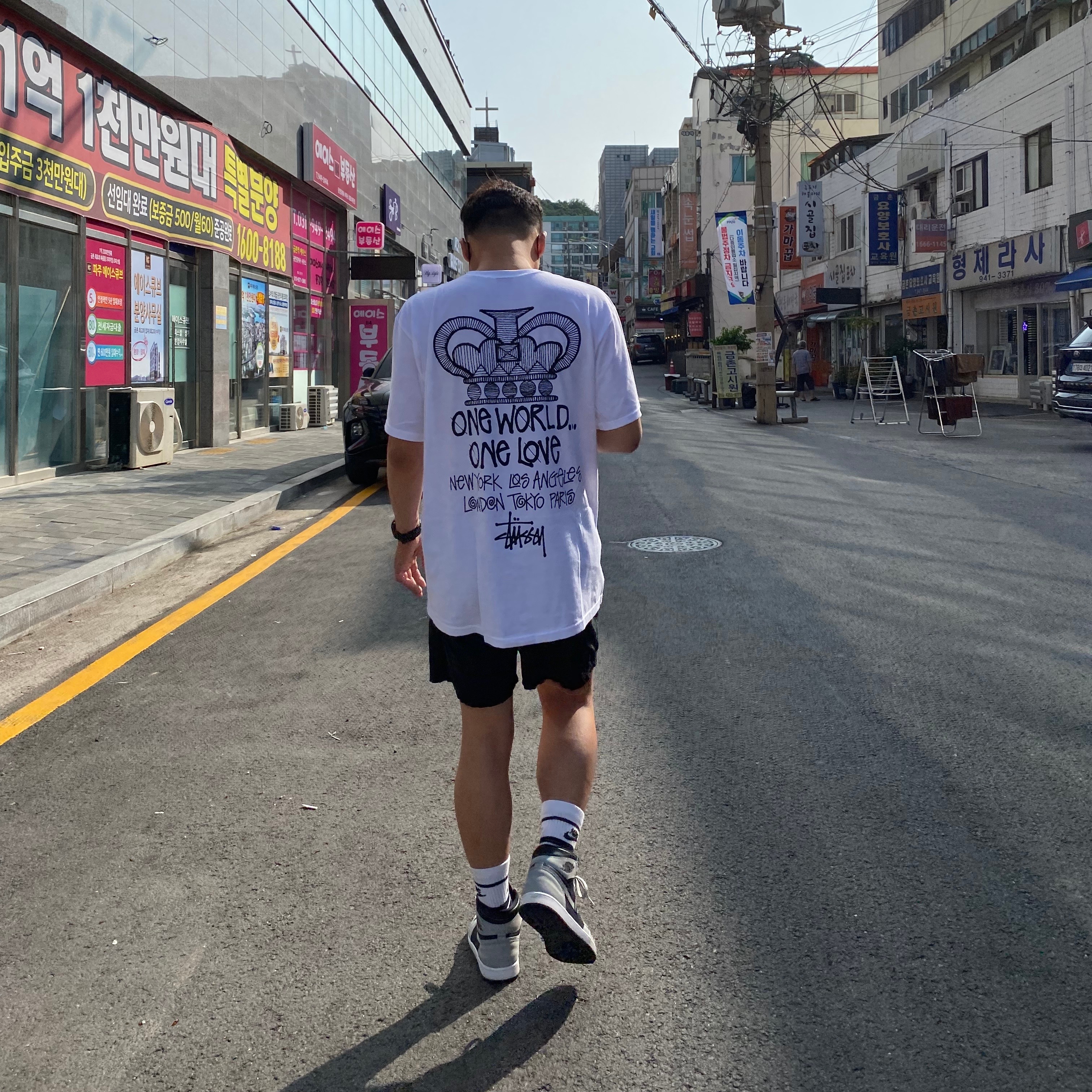 Stussy One World T-Shirt White, Stone Island B0943 Nylon Metal Swimming Trunk Black - 21SS 착용 스타일