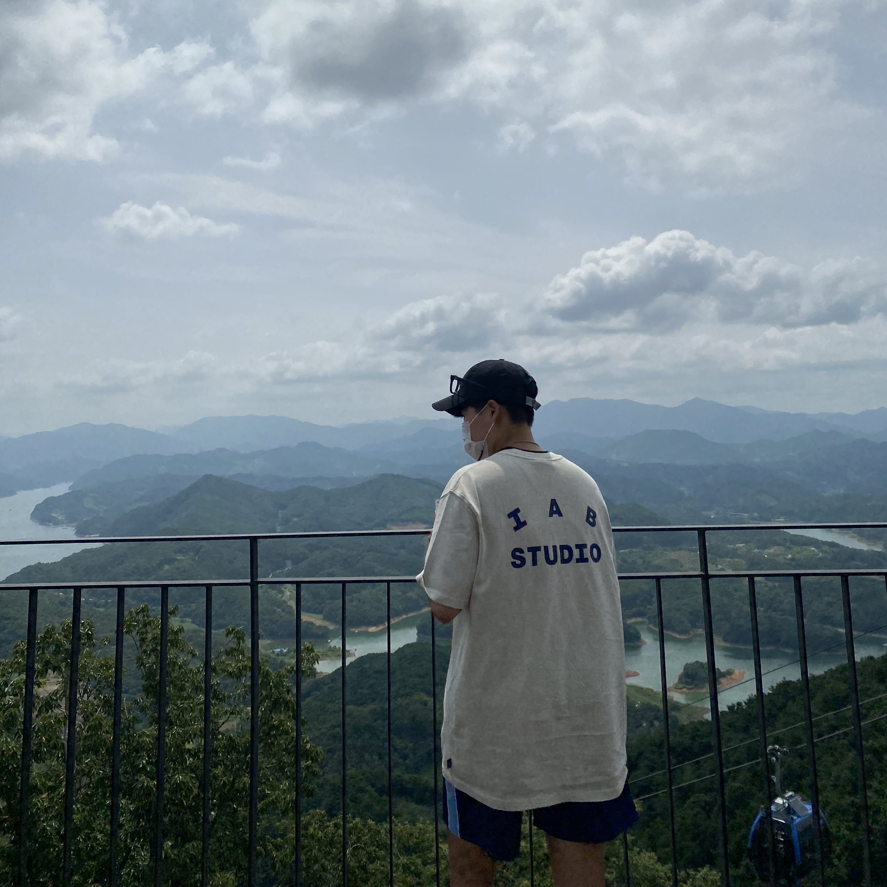 IAB Studio Pigment T-Shirt Oatmeal, IAB Studio Track Shorts Navy - 21SS 착용 스타일 - 3