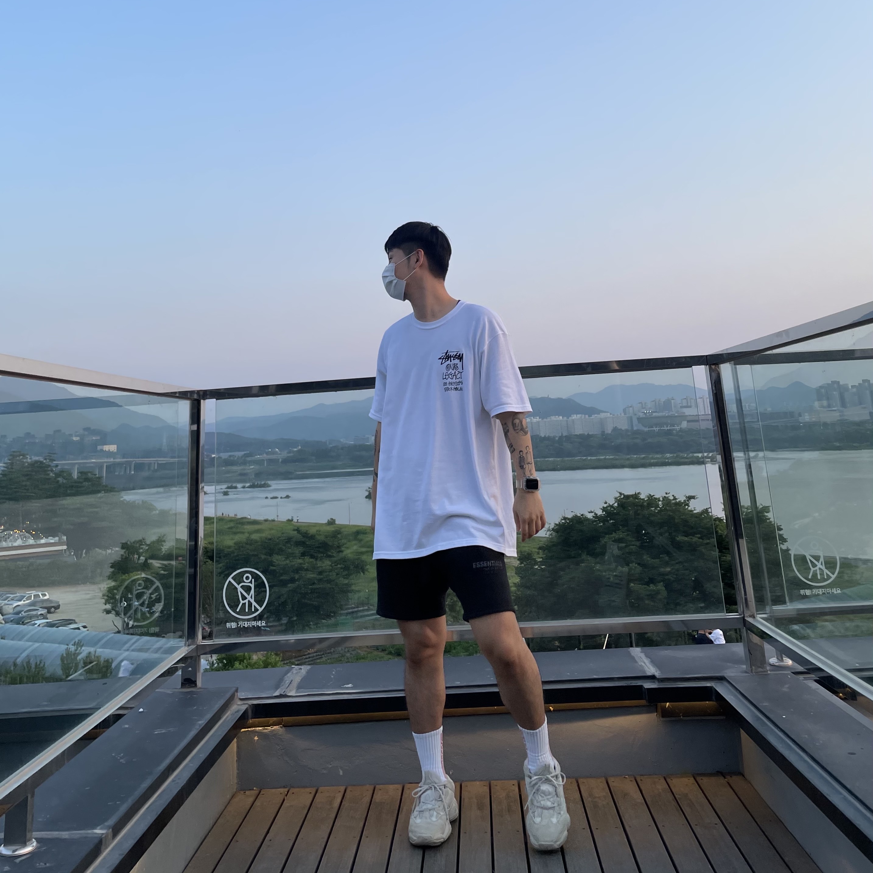 Stussy x Our Legacy Surfman T-Shirt White - 21SS, Essentials Volley Shorts Black - 21SS 착용 스타일 - 2