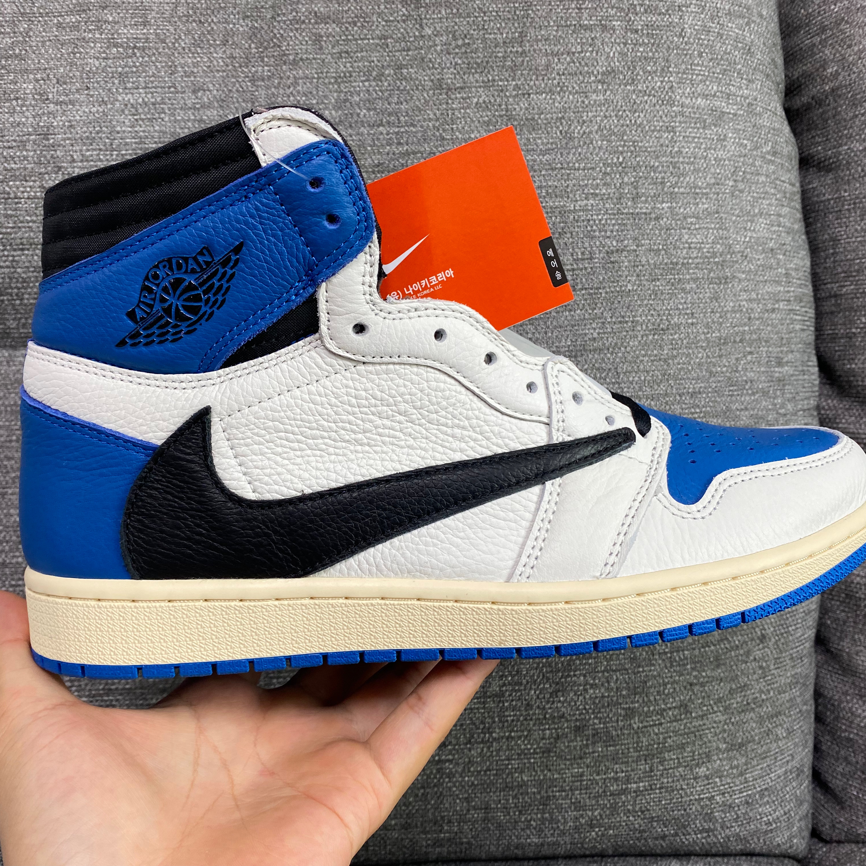 Jordan 1 x Travis Scott x Fragment Retro High OG SP Military Blue 착용 스타일