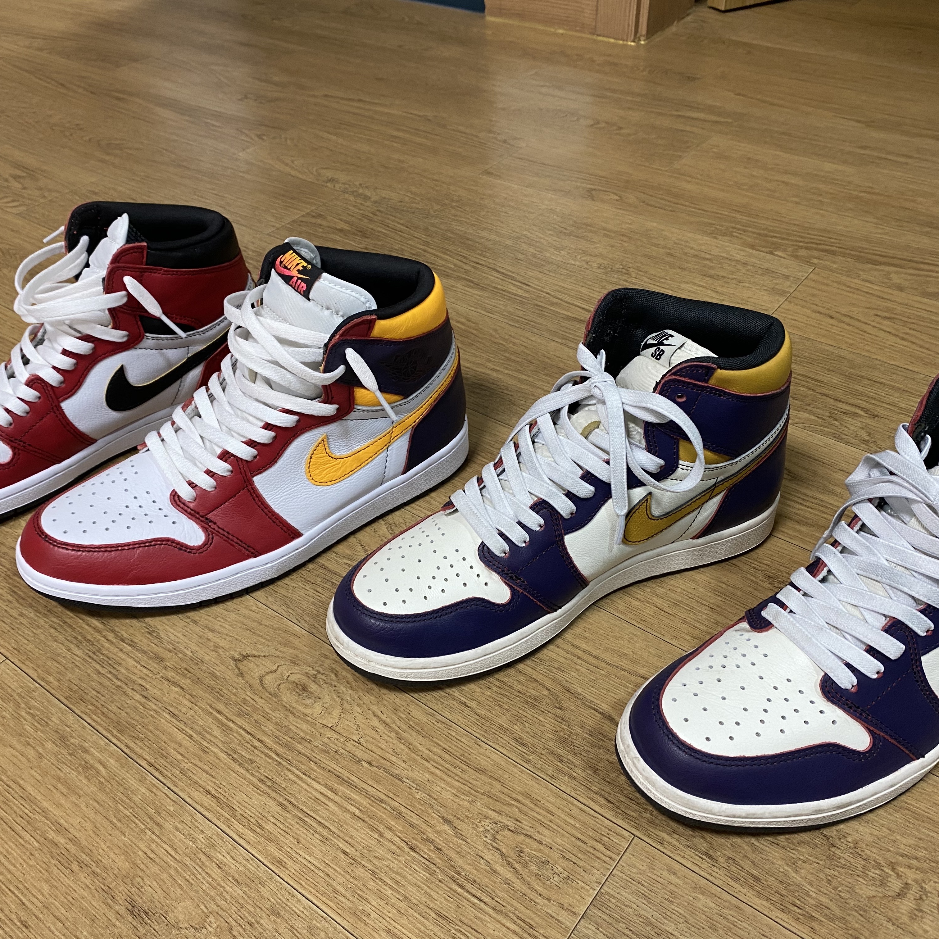 Jordan 1 Retro High OG Light Fusion Red 착용 스타일 - 4