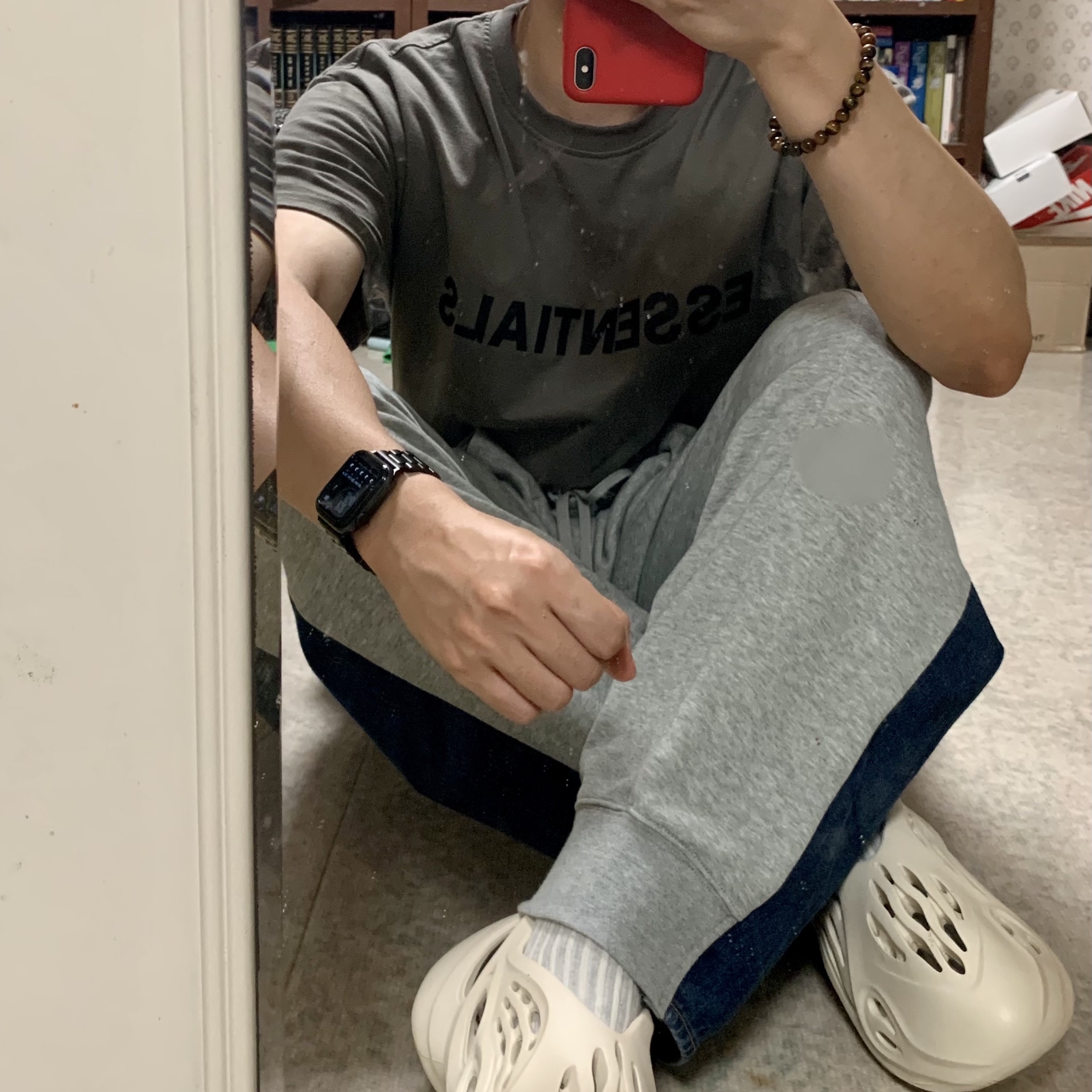 Essentials 3D Silicon Applique Boxy T-Shirt Cement - 20FW, Adidas Yeezy Foam RNNR Sand 착용 스타일