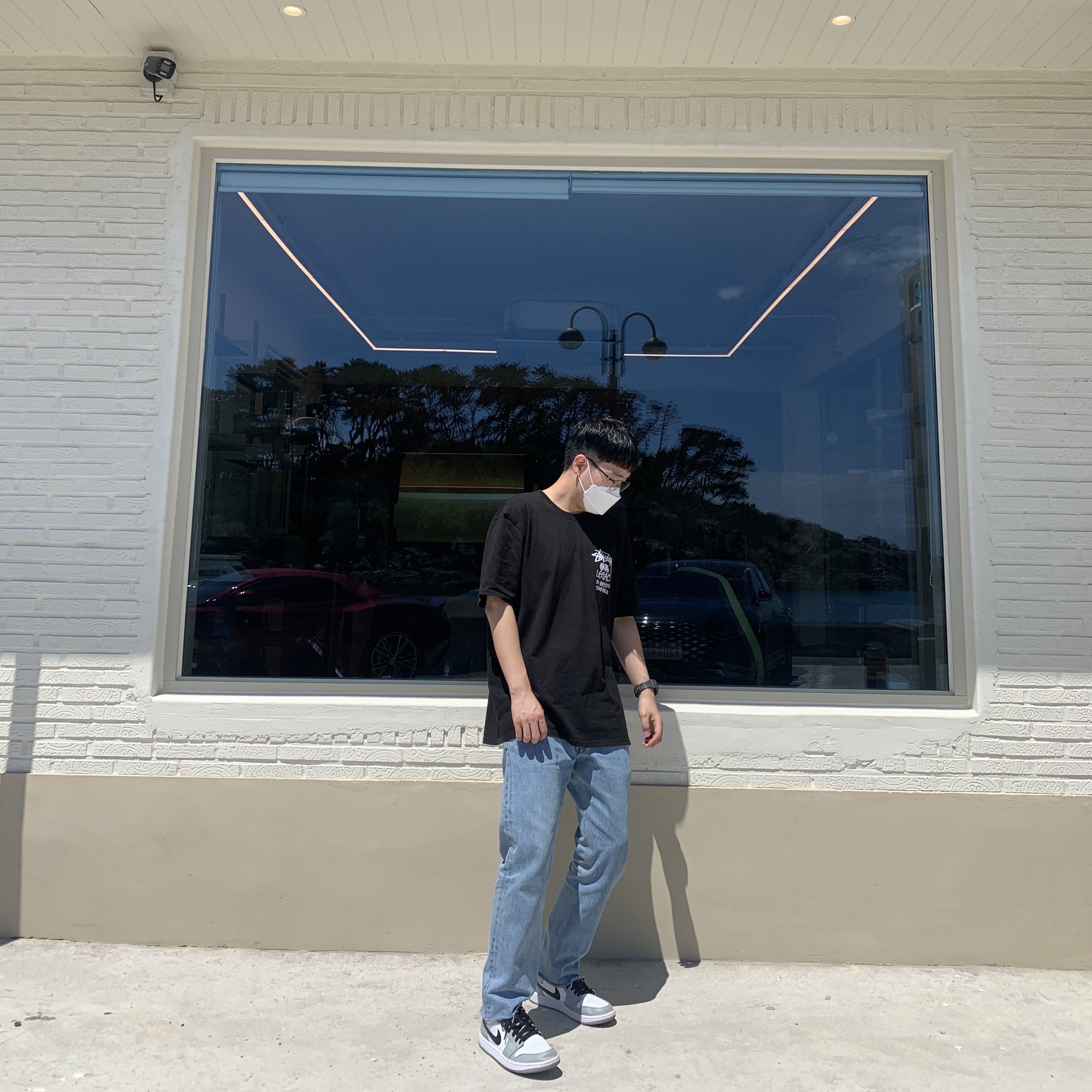 Jordan 1 Mid Light Smoke Grey, Stussy x Our Legacy Surfman T-Shirt Black - 21SS 착용 스타일