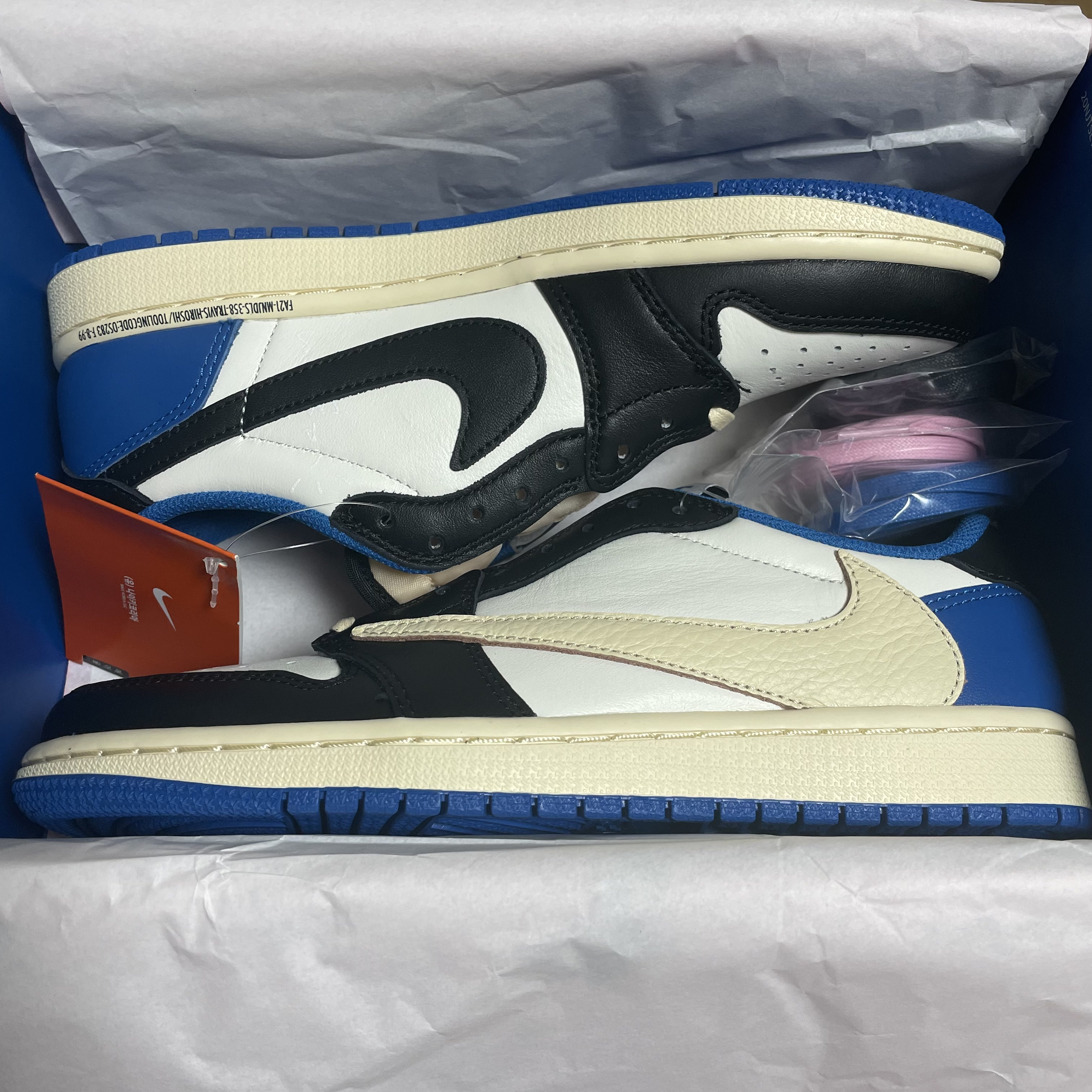 Jordan 1 x Travis Scott x Fragment Retro Low OG SP Military Blue 착용 스타일 - 4