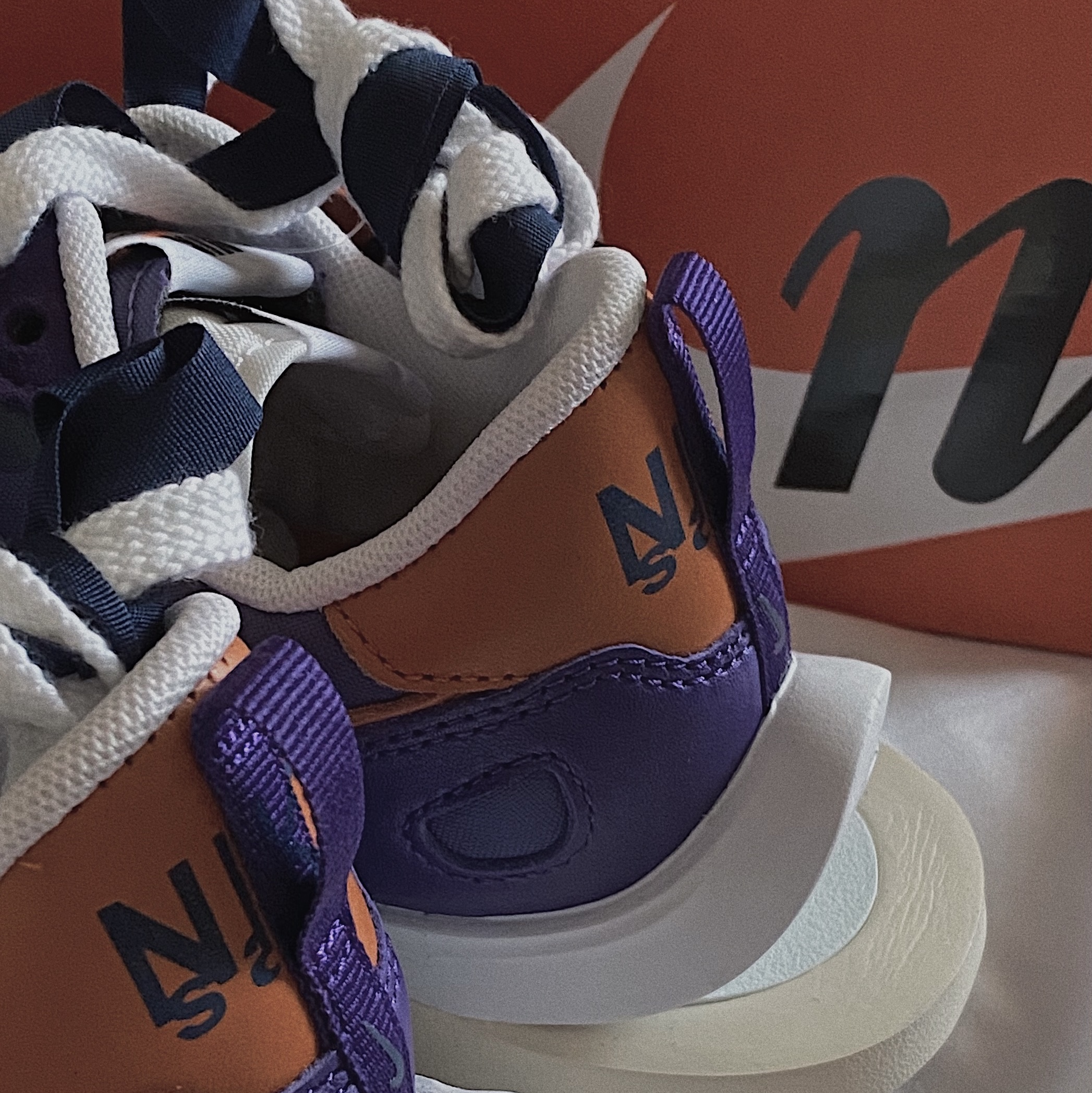 Nike x Sacai VaporWaffle Dark Iris 착용 스타일 - 1