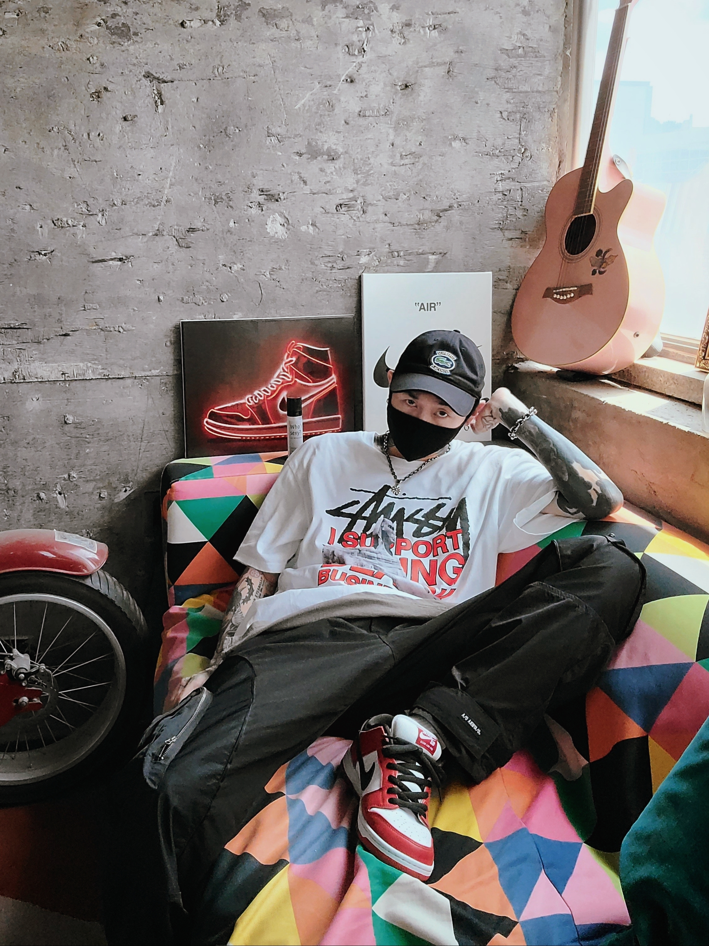 Supreme x Lacoste Twill 6-Panel Black - 18SS, Stussy x Off-White 40 WT T-Shirt 착용 스타일 - 2