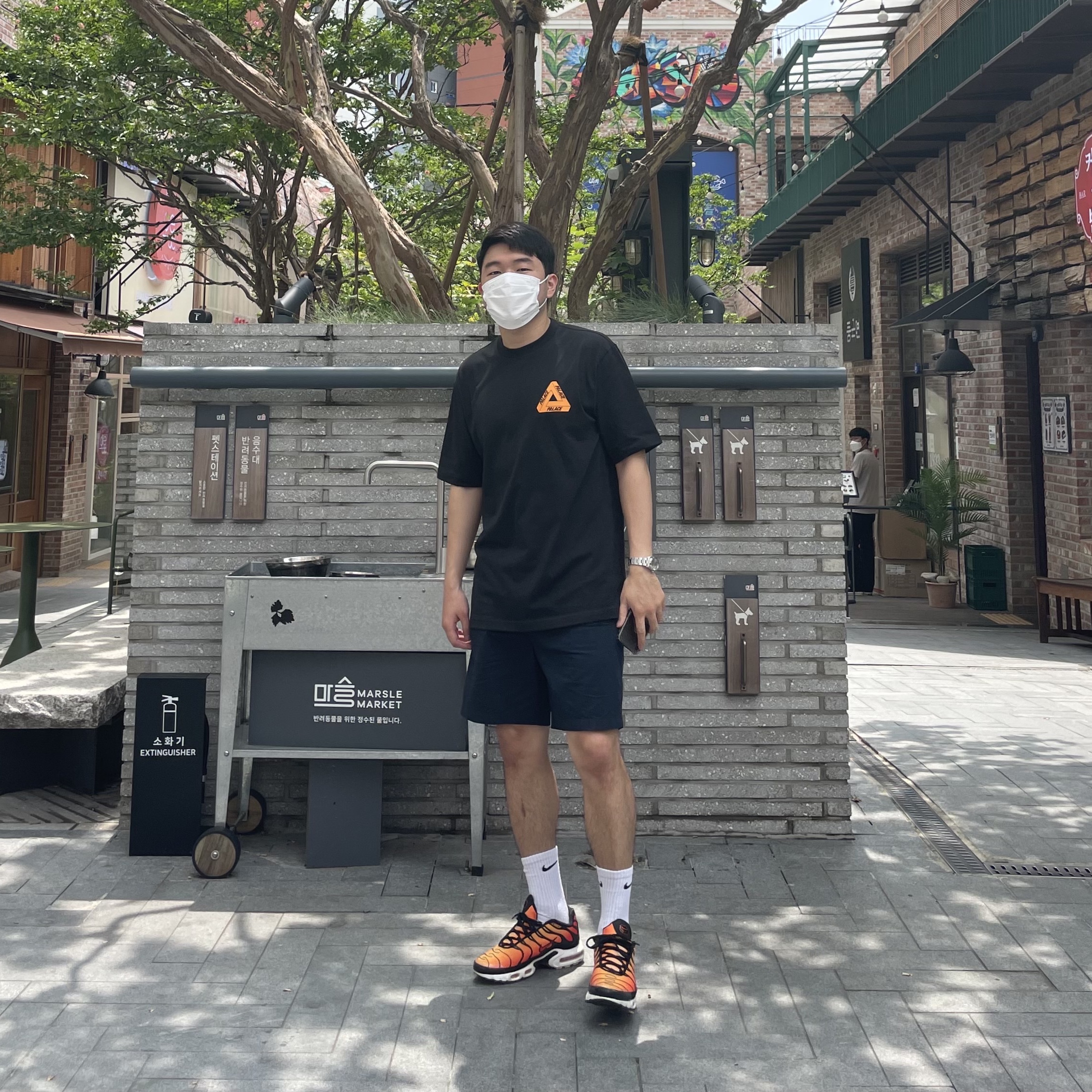 Palace Tri-To-Help T-Shirt Bright Orange - 20FW, Nike Air Max Plus OG Pimento 2018 착용 스타일