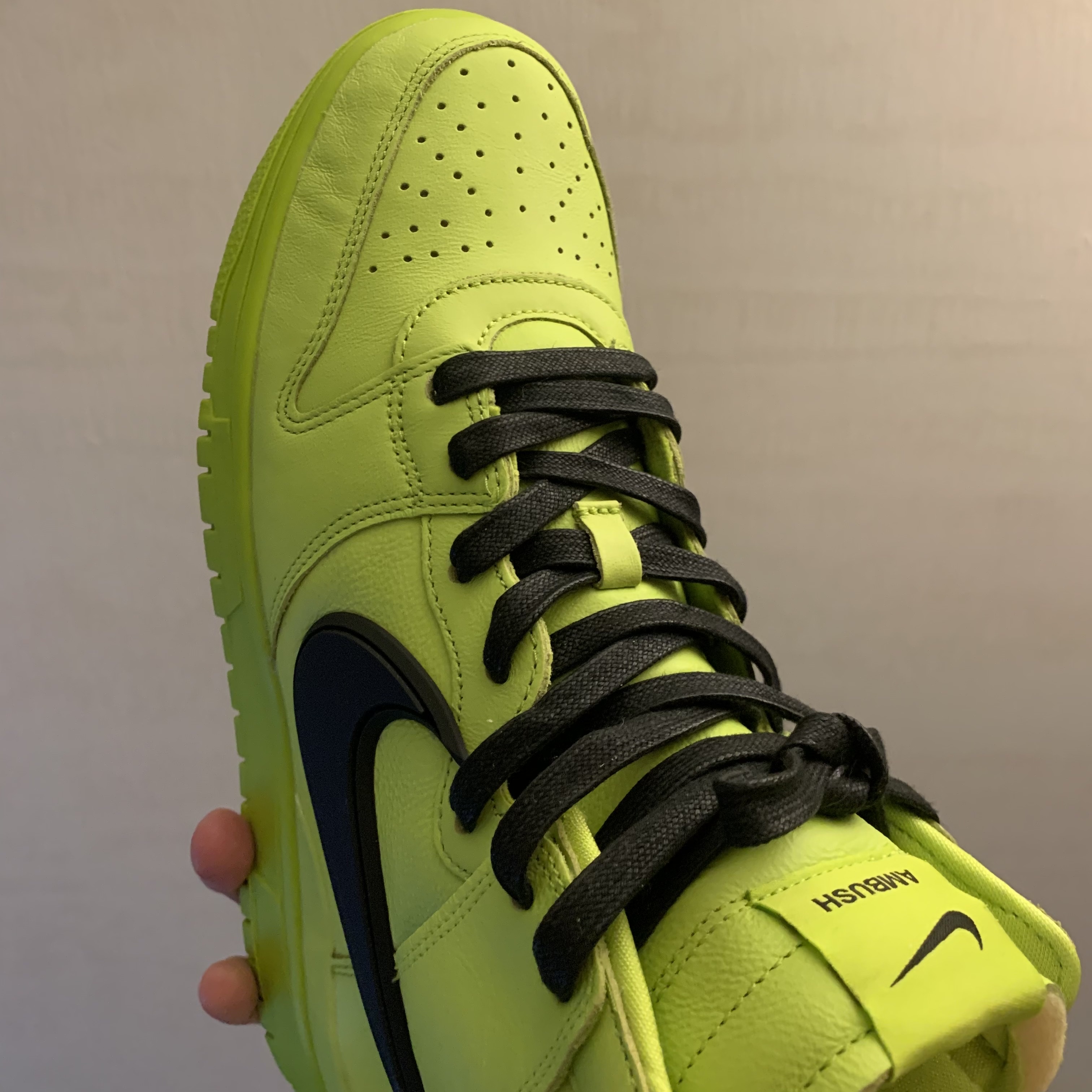 Nike x Ambush Dunk High Flash Lime 착용 스타일 - 3