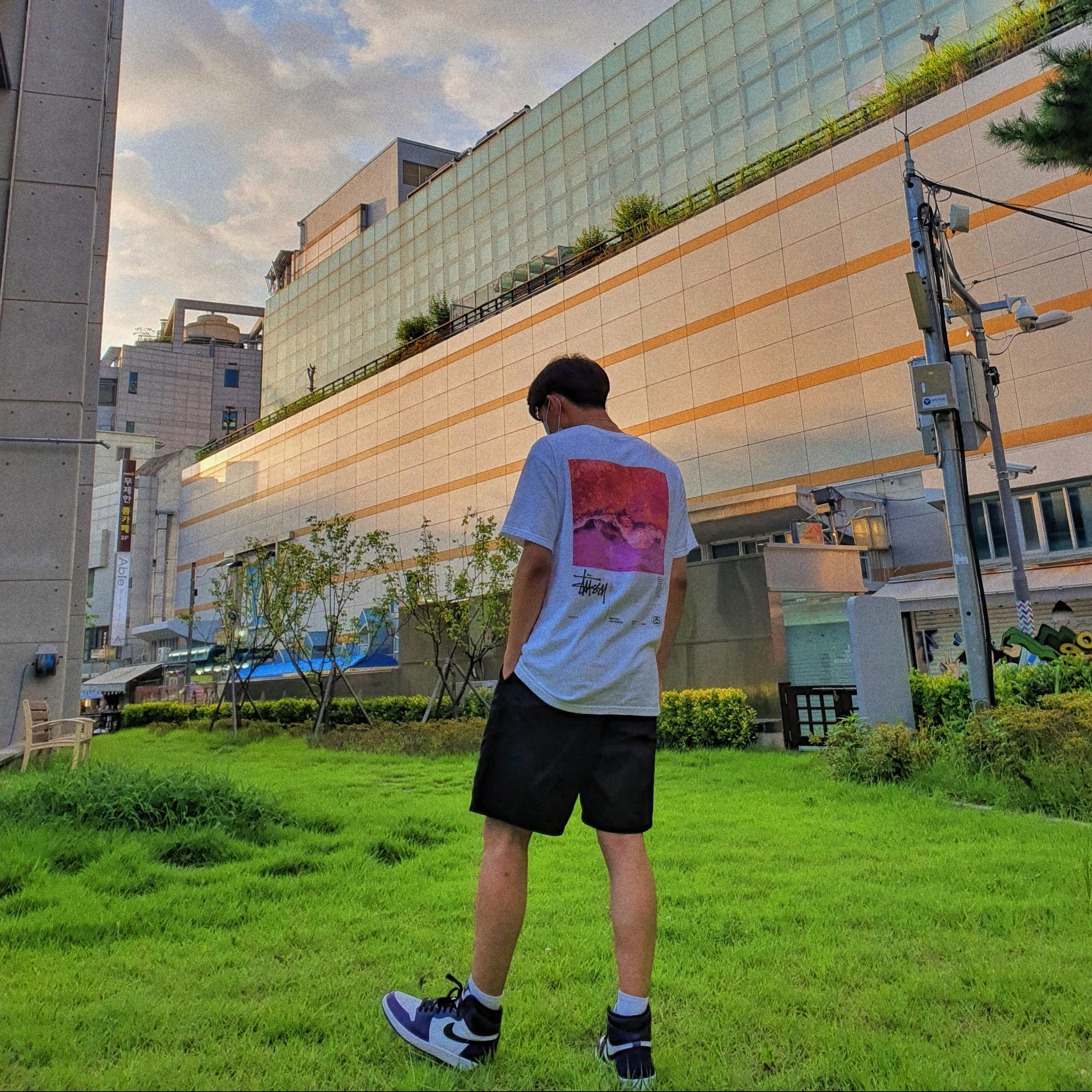 Stussy Ocean Dream T-Shirt White, Jordan 1 Retro High OG Court Purple 2020 착용 스타일