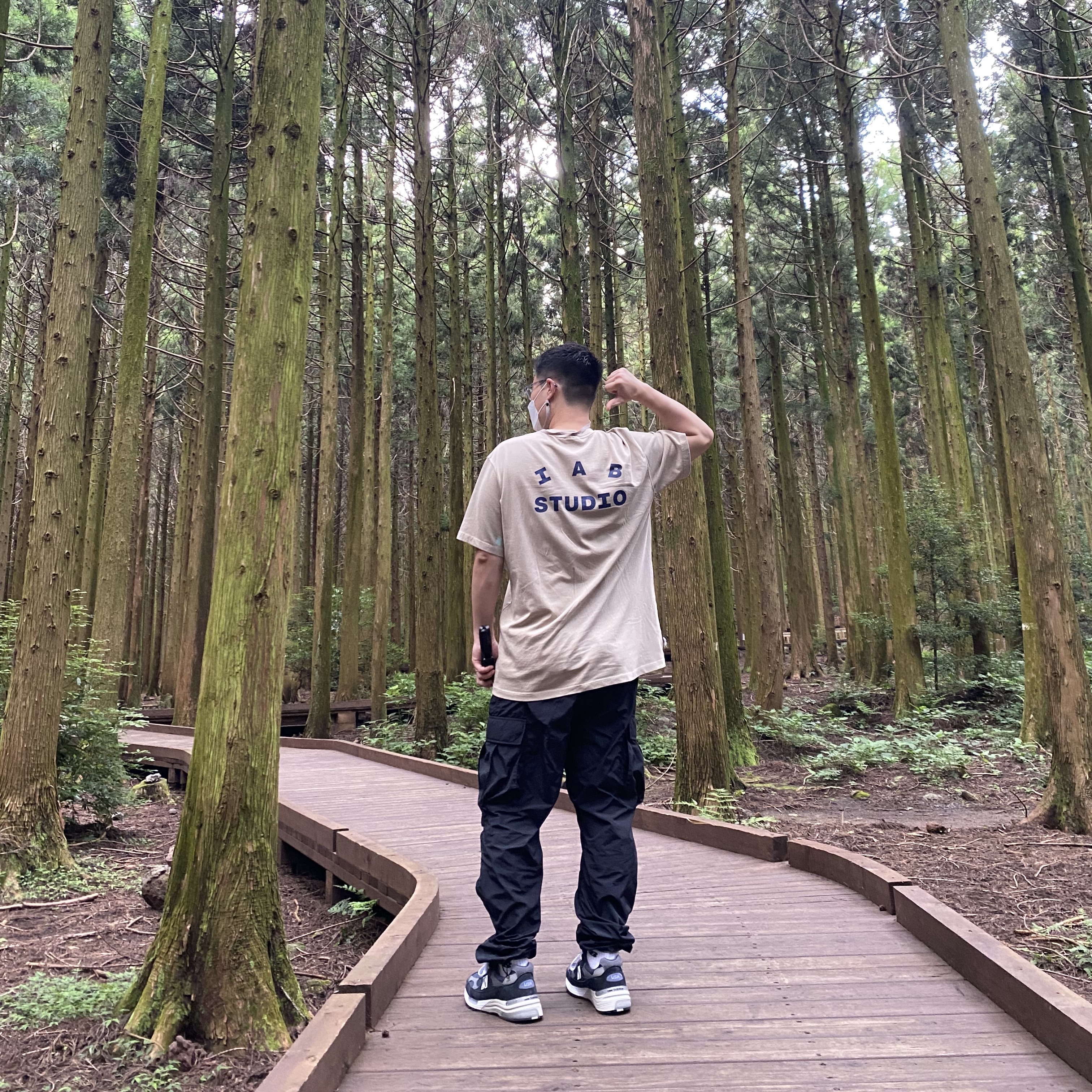 IAB Studio Pigment T-Shirt Oatmeal, New Balance 992 Made in USA Navy 착용 스타일
