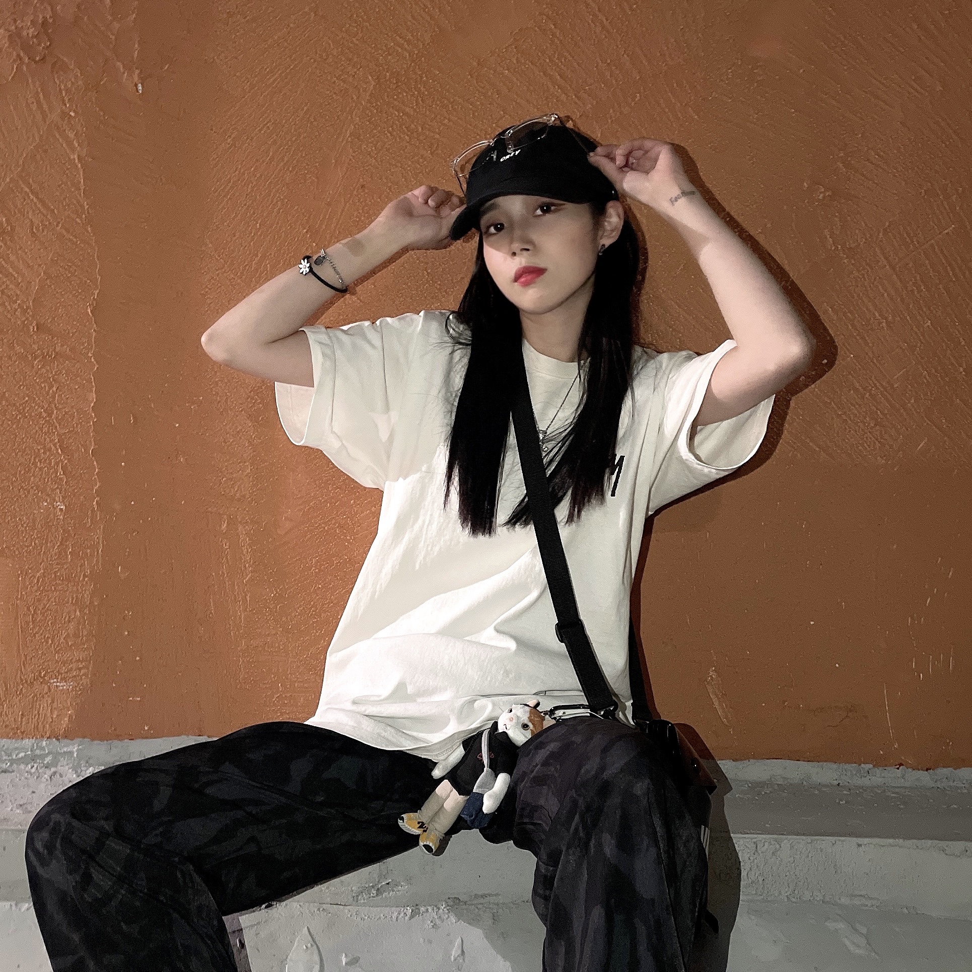 Stussy Painter Dyed T-Shirt Natural, Nike Dunk Low SE Sail Multi Camo 착용 스타일 - 4