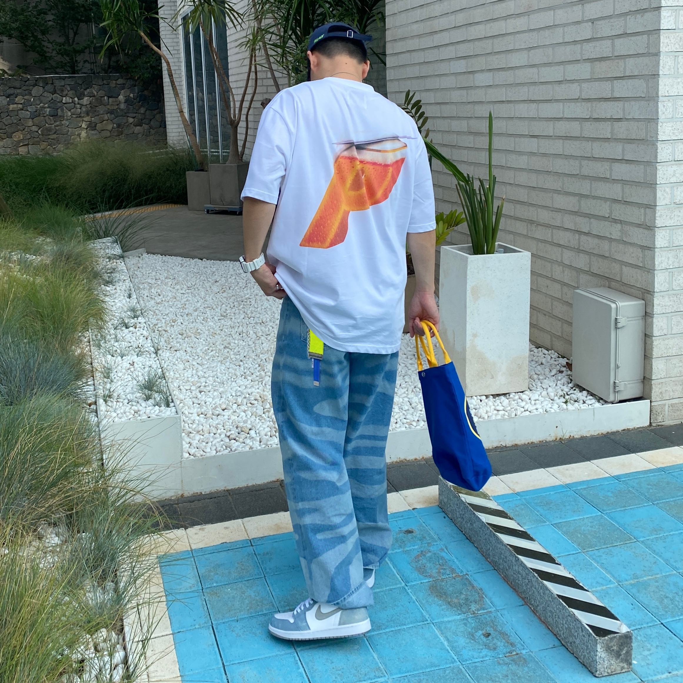 Palace x Stella Artois P-Skim T-Shirt White - 21SS, Jordan 1 Retro High OG Hyper Royal 착용 스타일