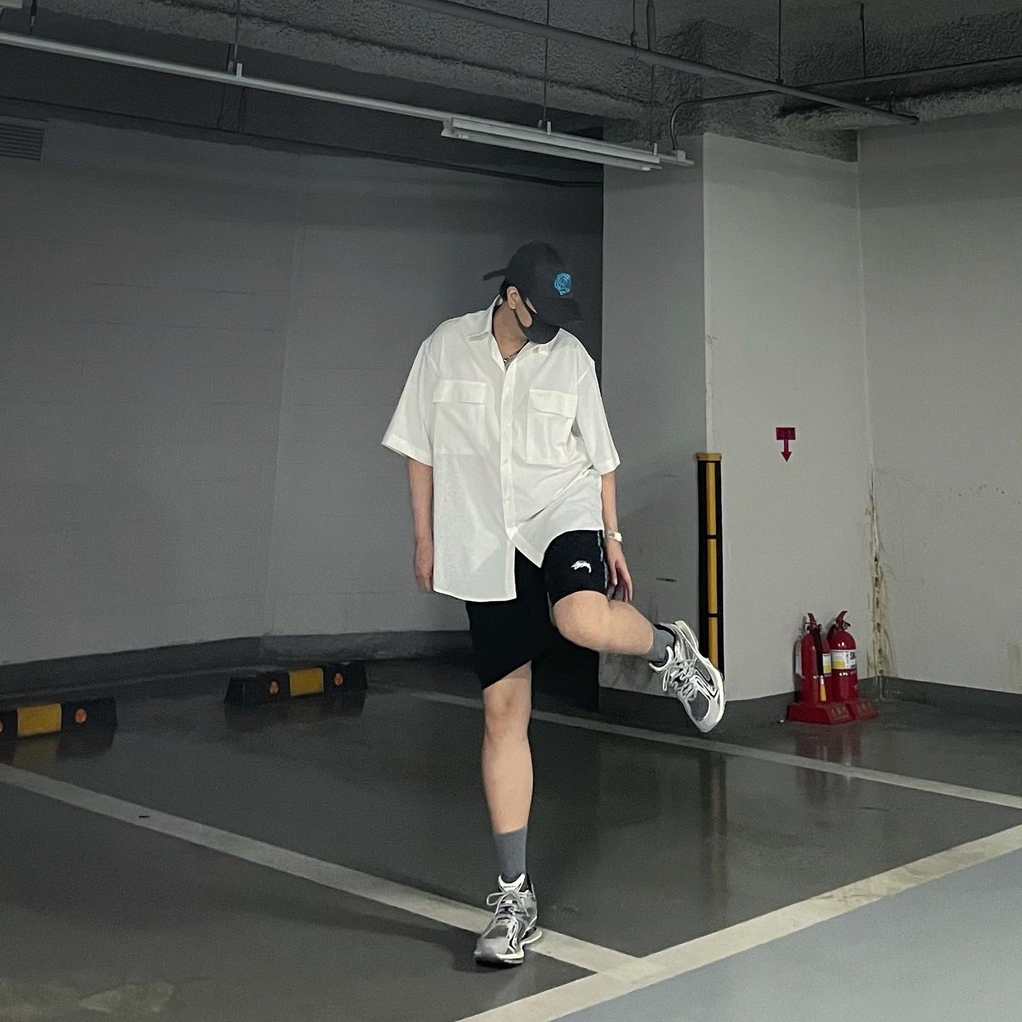 Balenciaga X-Pander Sneakers Grey Black White 착용 스타일 - 1