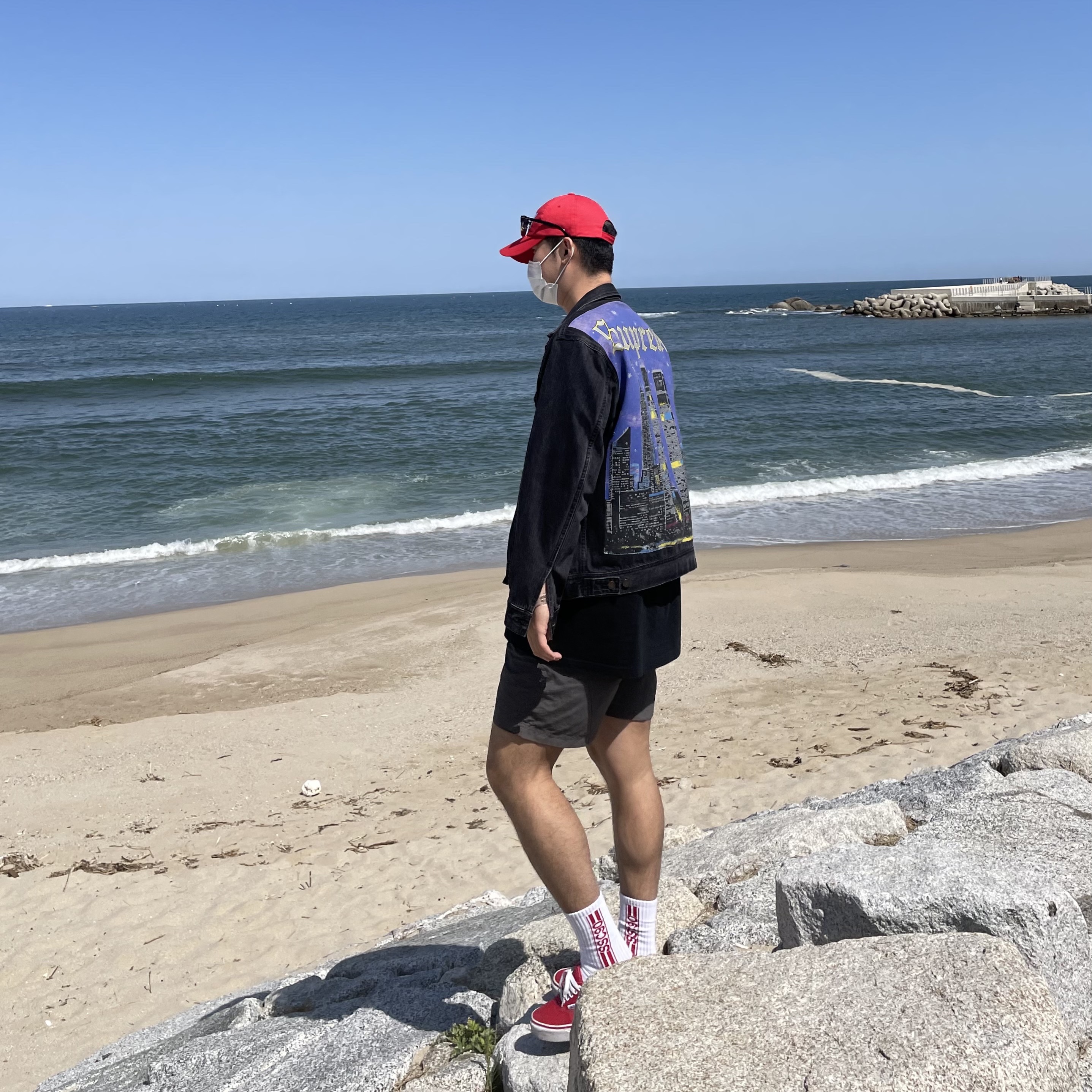 Supreme New York Painted Trucker Jacket Black - 19SS, Supreme Swimmers T-Shirt Black - 18SS 착용 스타일 - 1