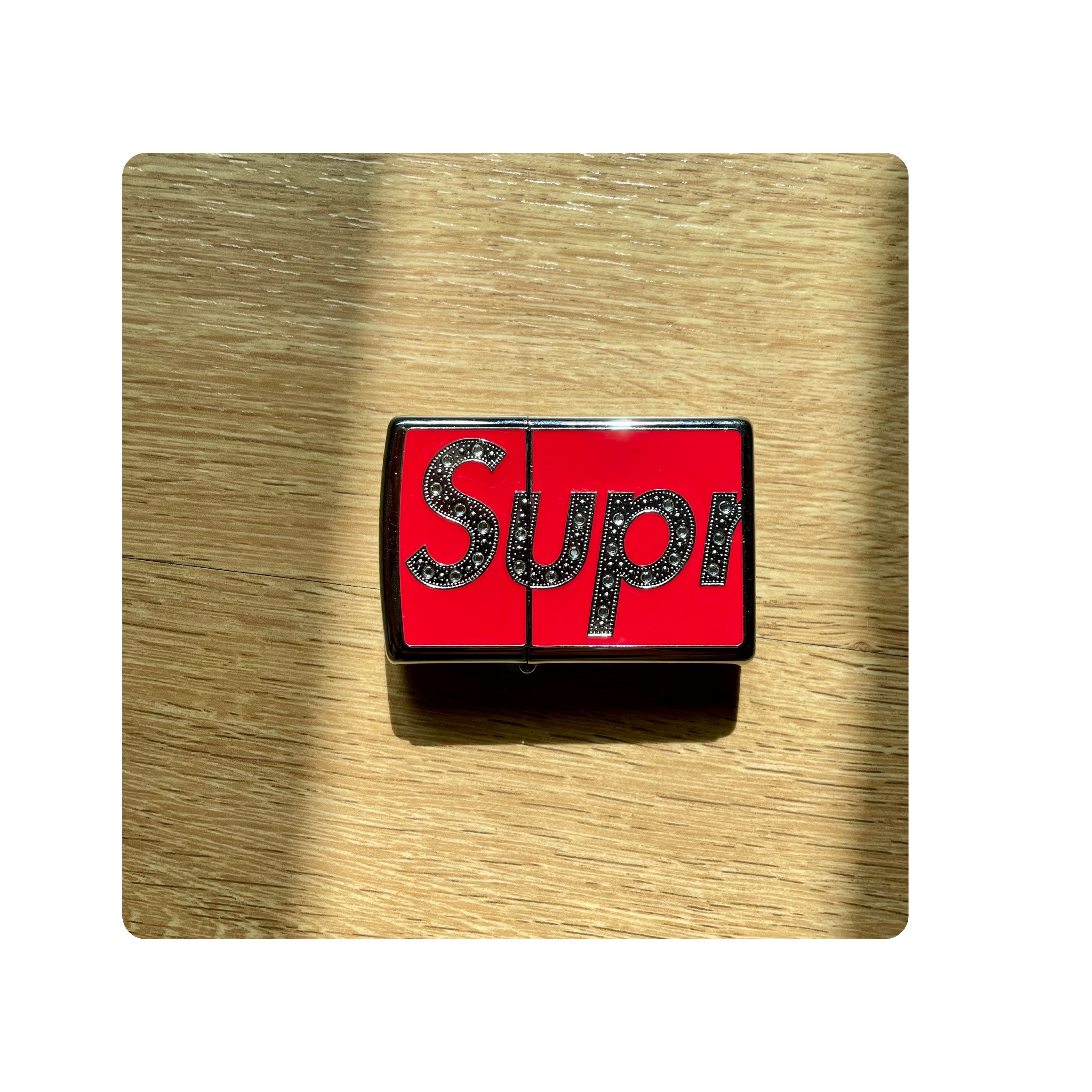 Supreme Swarovski Zippo Red - 20FW 착용 스타일