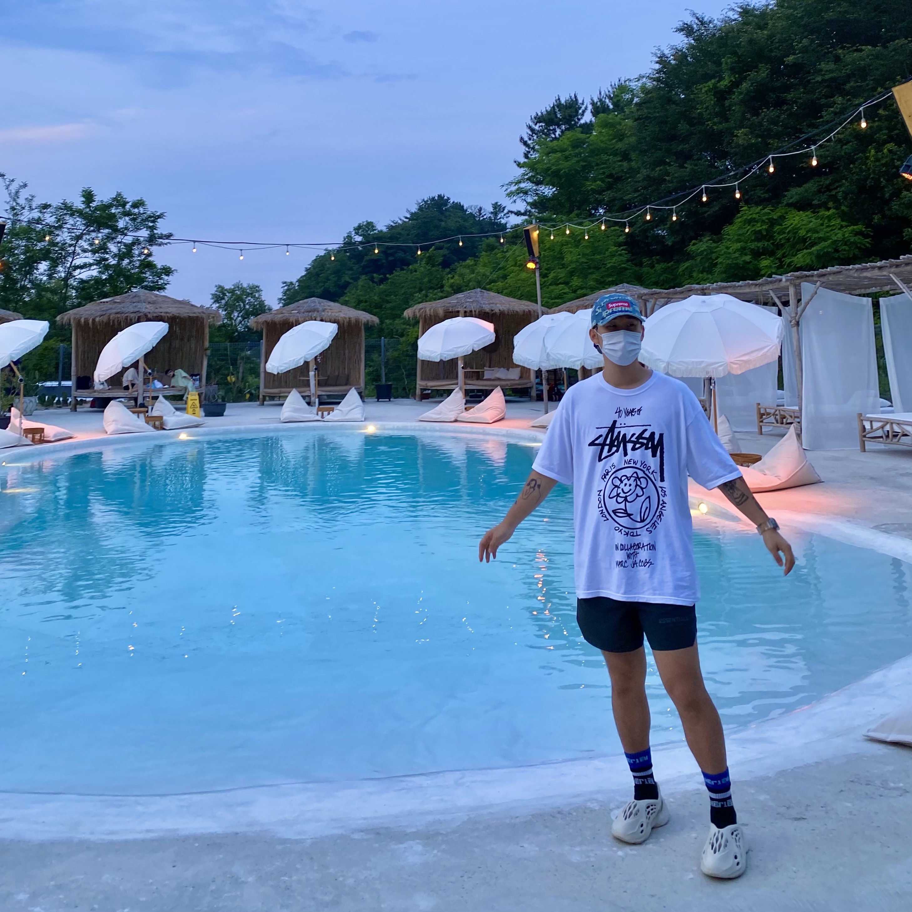 Stussy x Marc Jacobs 40 WT T-Shirt, Supreme Frayed Logos Denim Camp Cap Blue - 21SS 착용 스타일 - 2