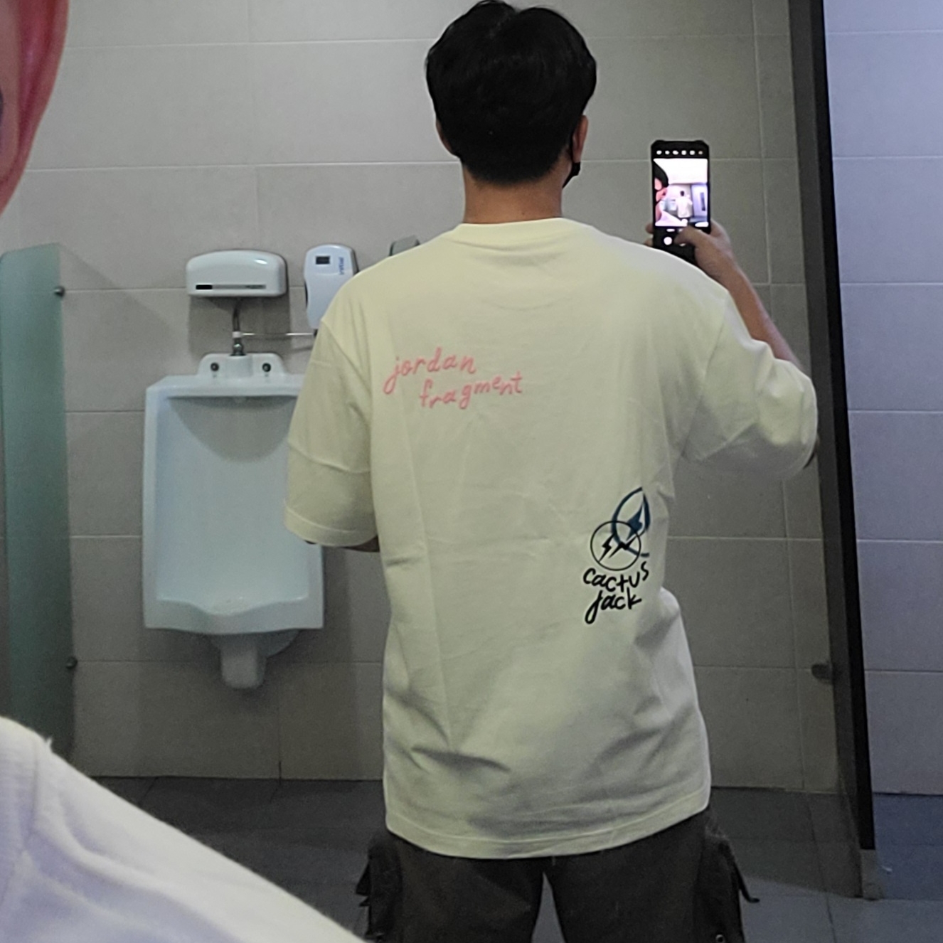 Jordan x Travis Scott x Fragment T-Shirt Sail (DJ0619-133) 착용 스타일 - 2
