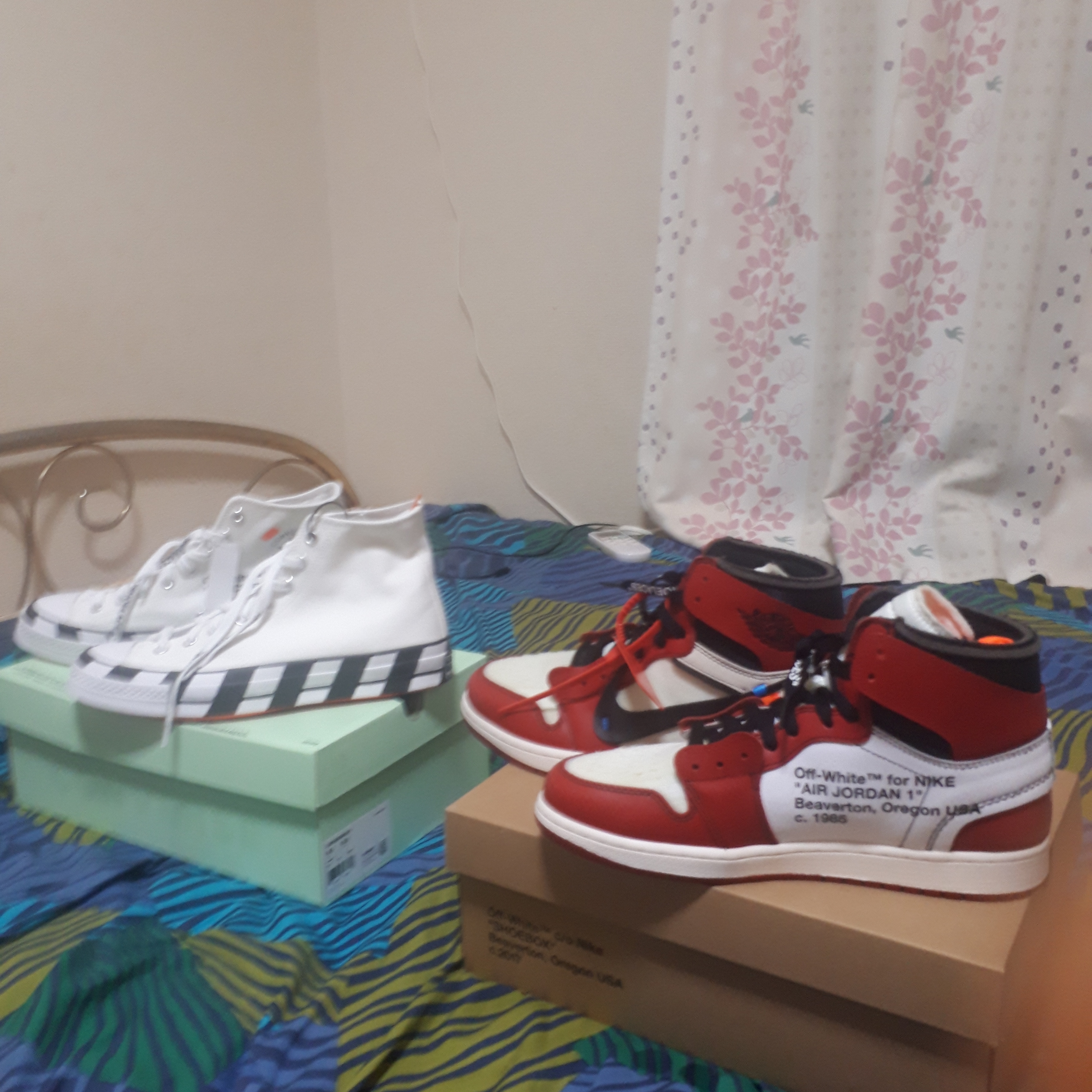 Nike Air More Uptempo 96 Maximum Volume, Jordan 1 x Off-White Retro High Chicago The Ten 착용 스타일 - 3