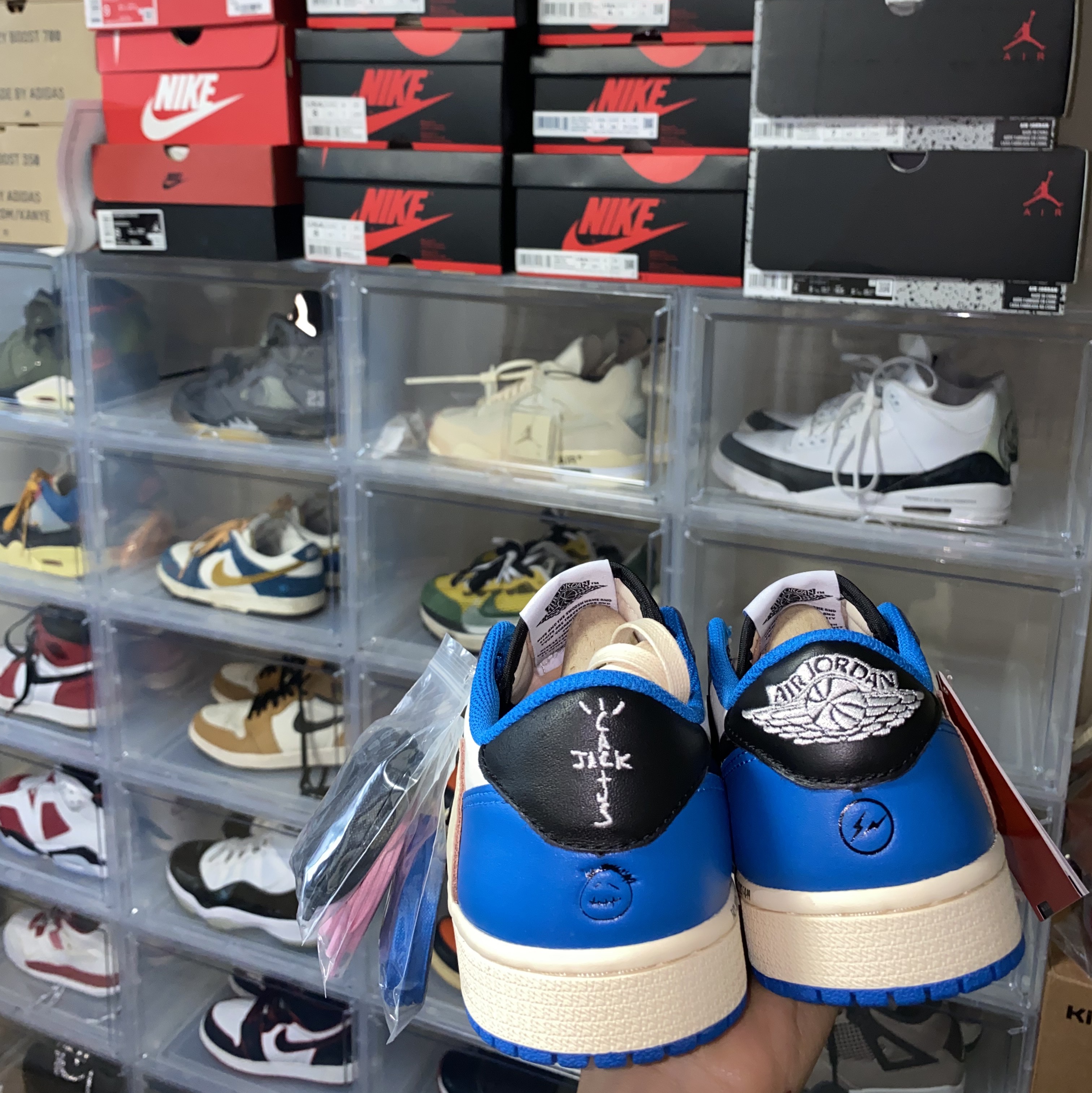 Jordan 1 x Travis Scott x Fragment Retro Low OG SP Military Blue 착용 스타일
